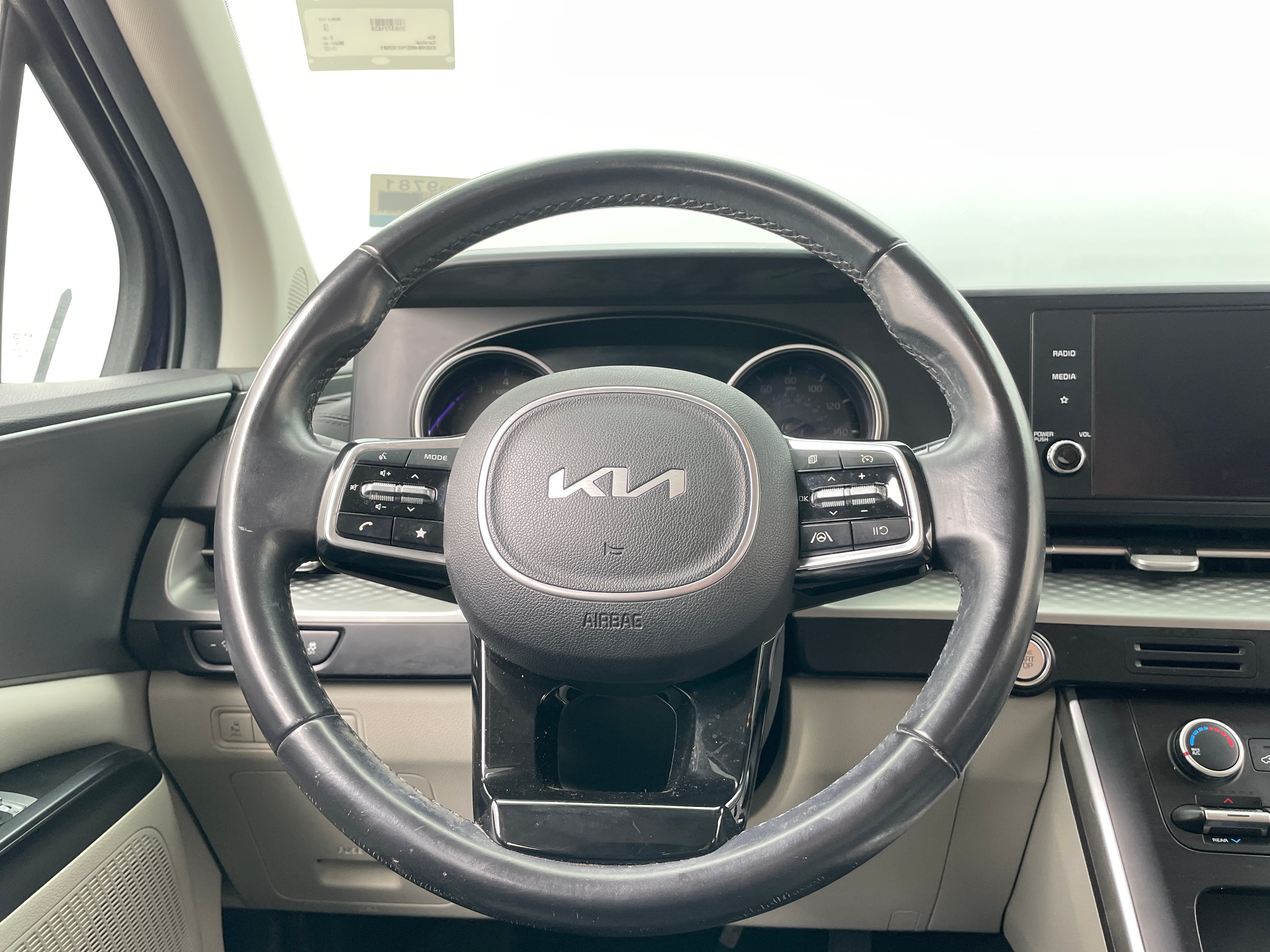 2022 Kia Carnival LX 4