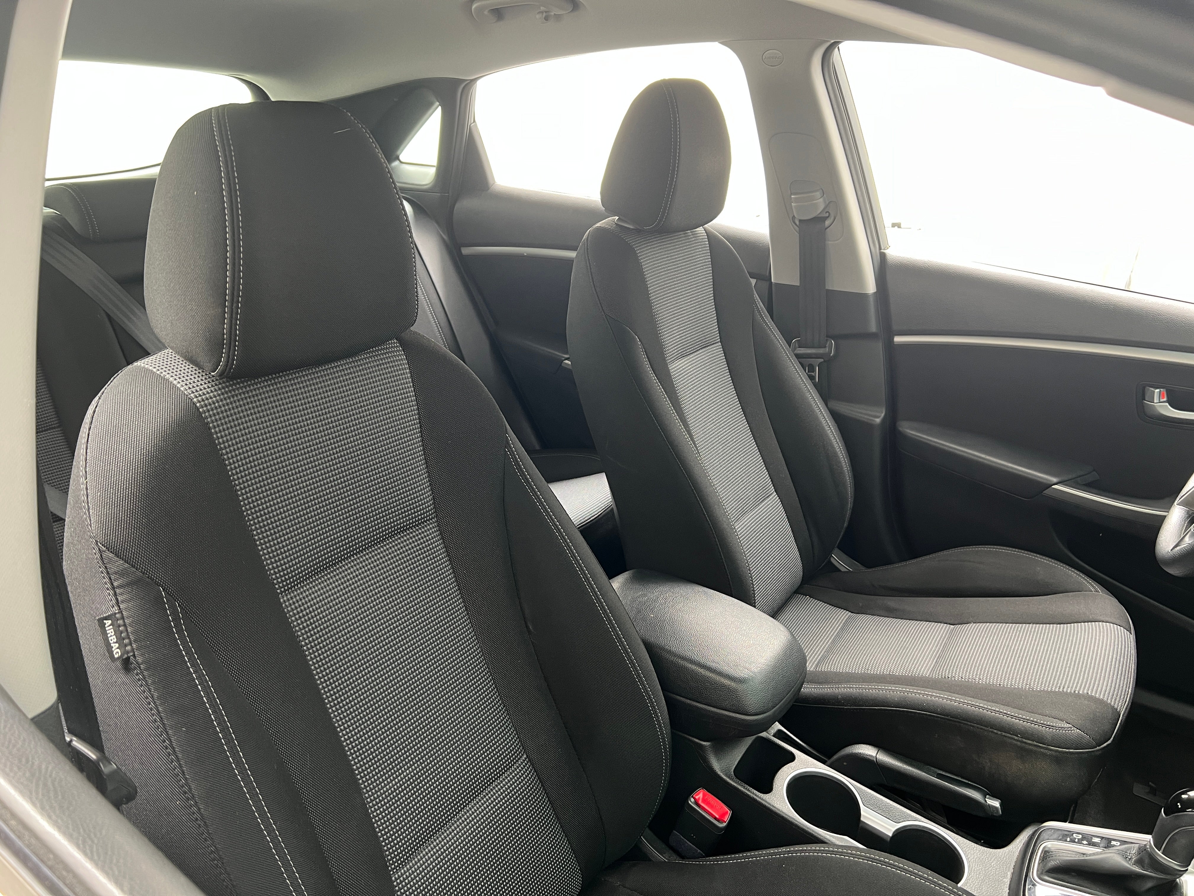 2017 Hyundai Elantra Base 2