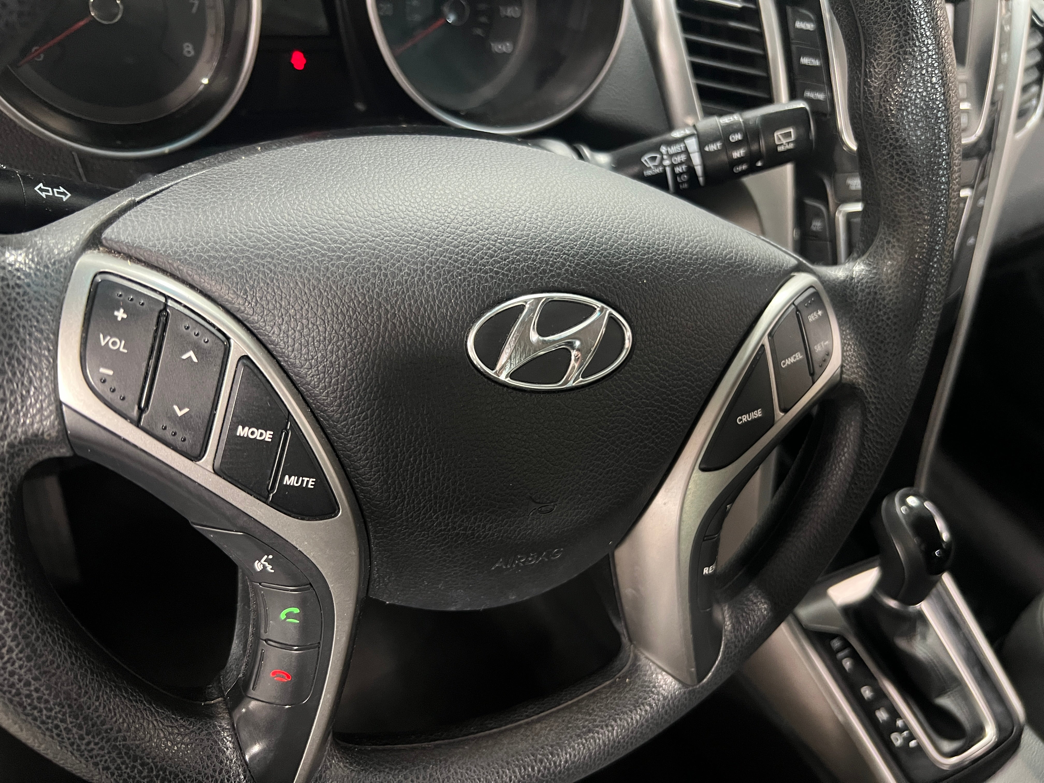 2017 Hyundai Elantra Base 5