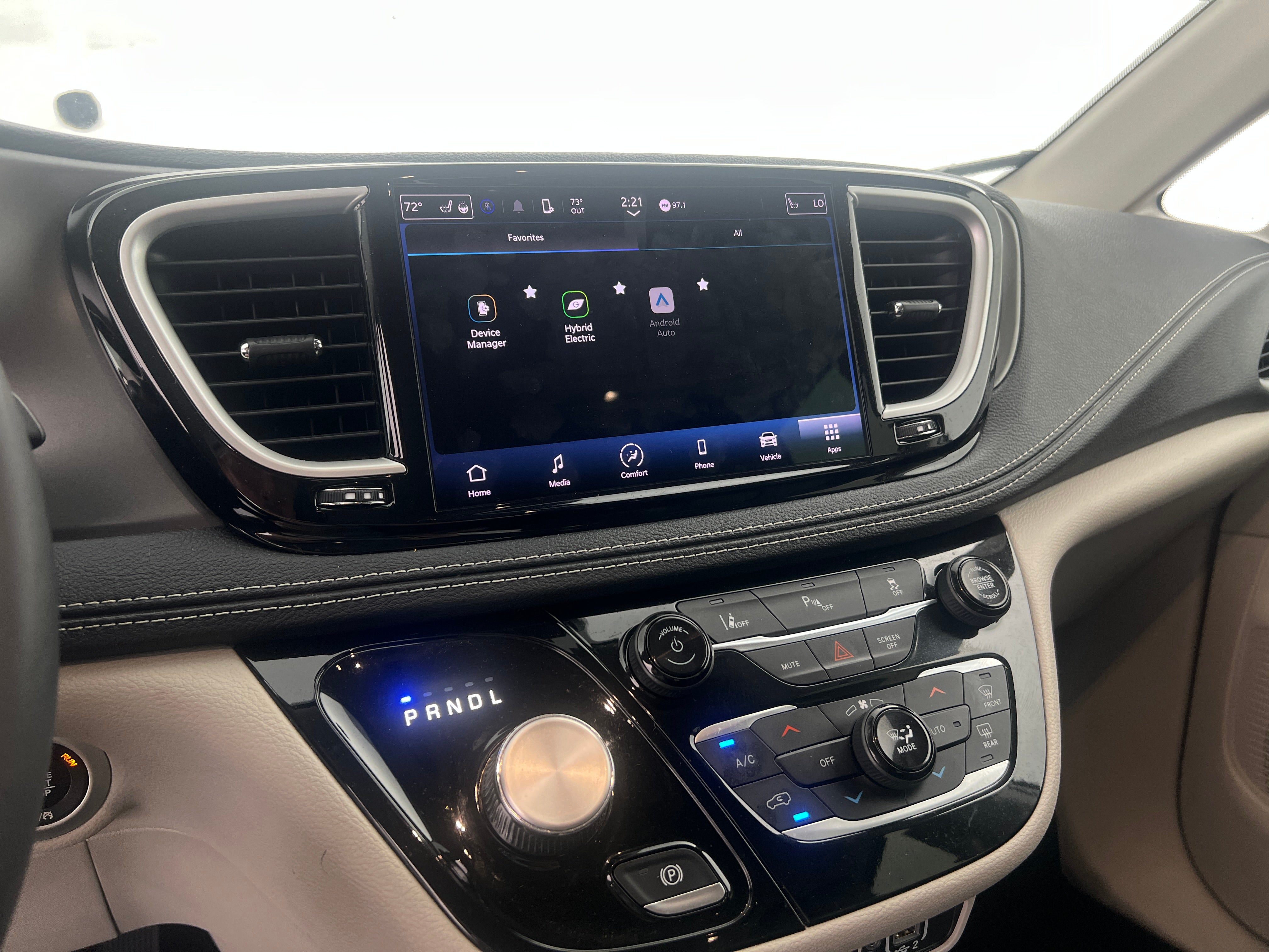 2023 Chrysler Pacifica Hybrid Touring L 3