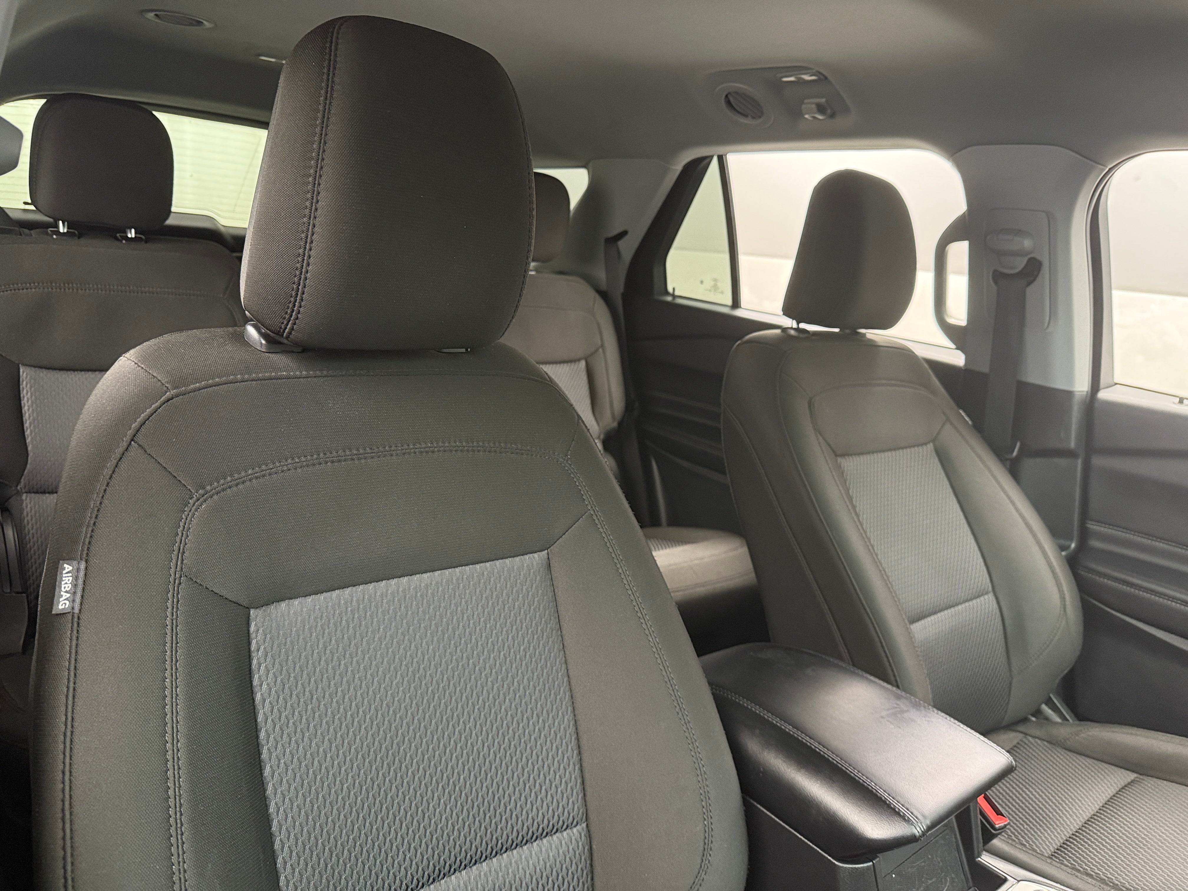2022 Ford Explorer XLT 2