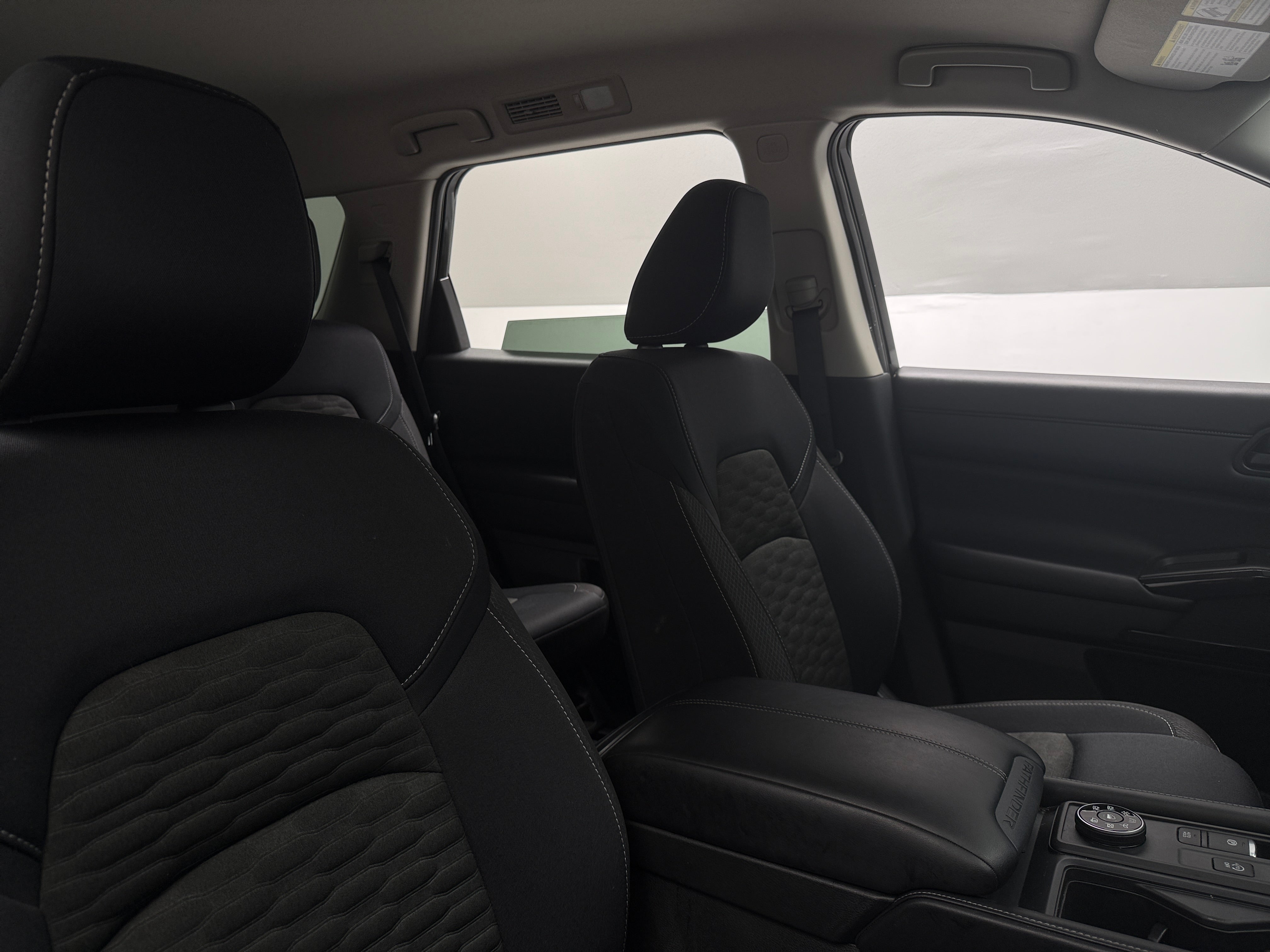 2024 Nissan Pathfinder S 2