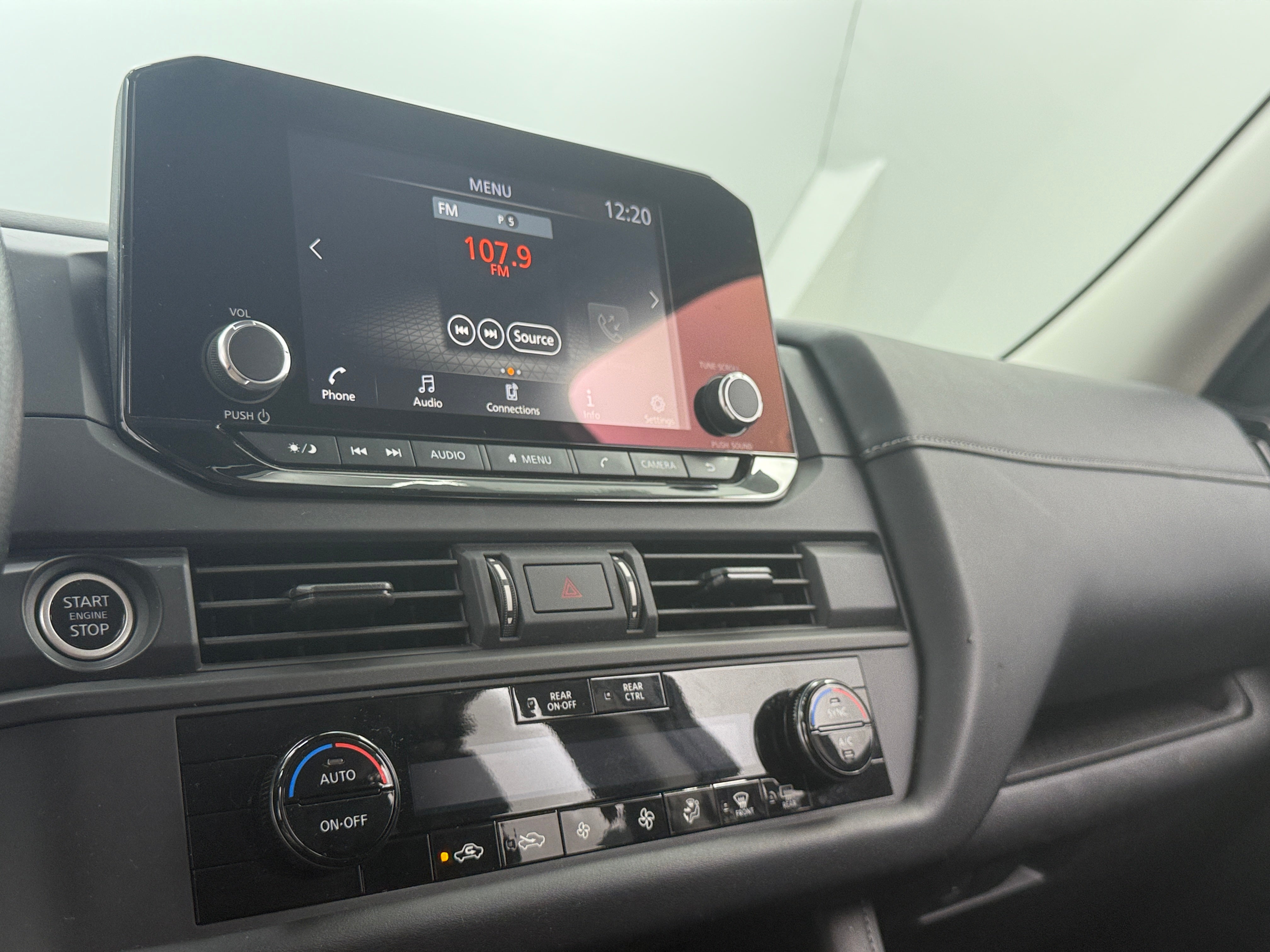 2024 Nissan Pathfinder S 4