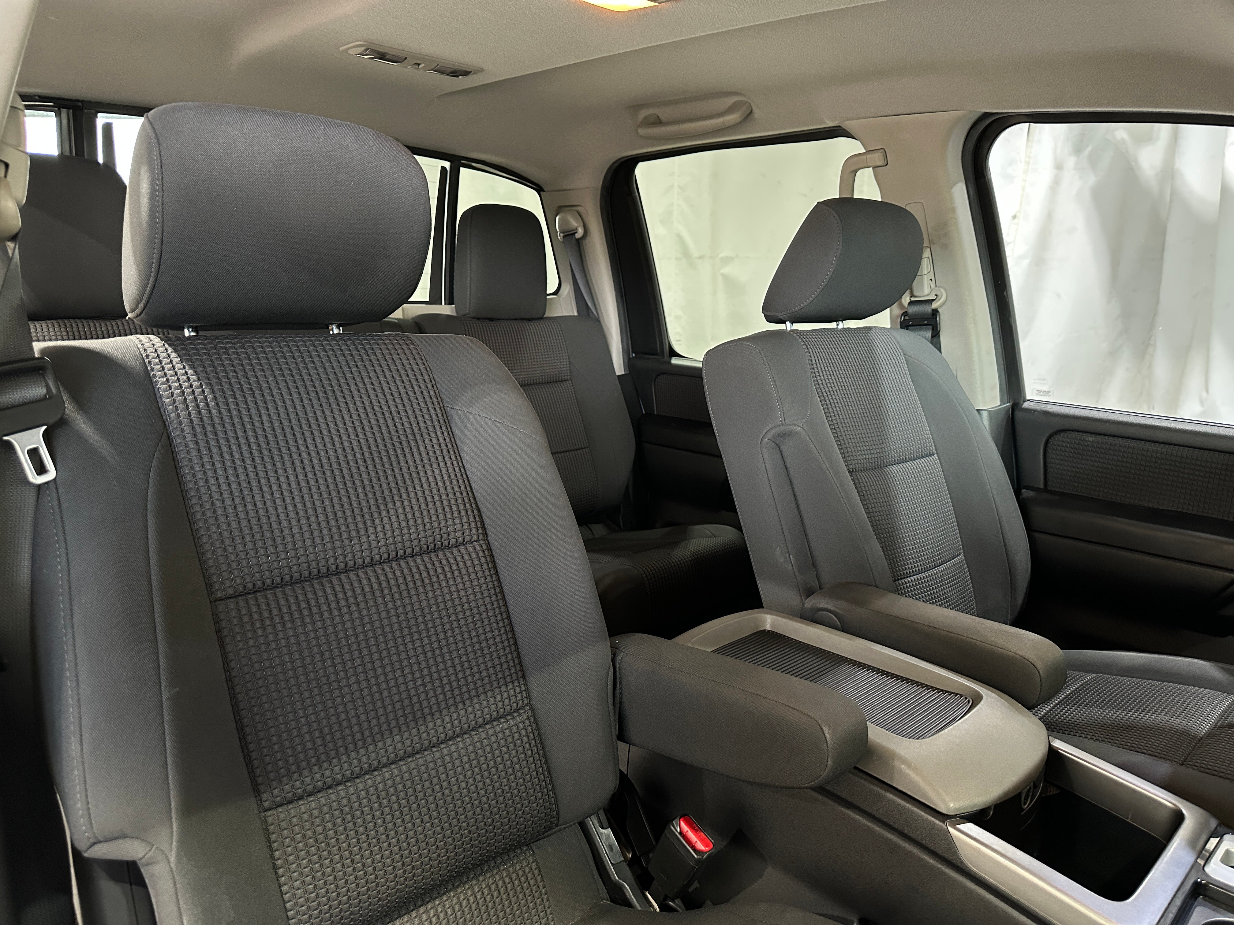 2014 Nissan Titan SV 2