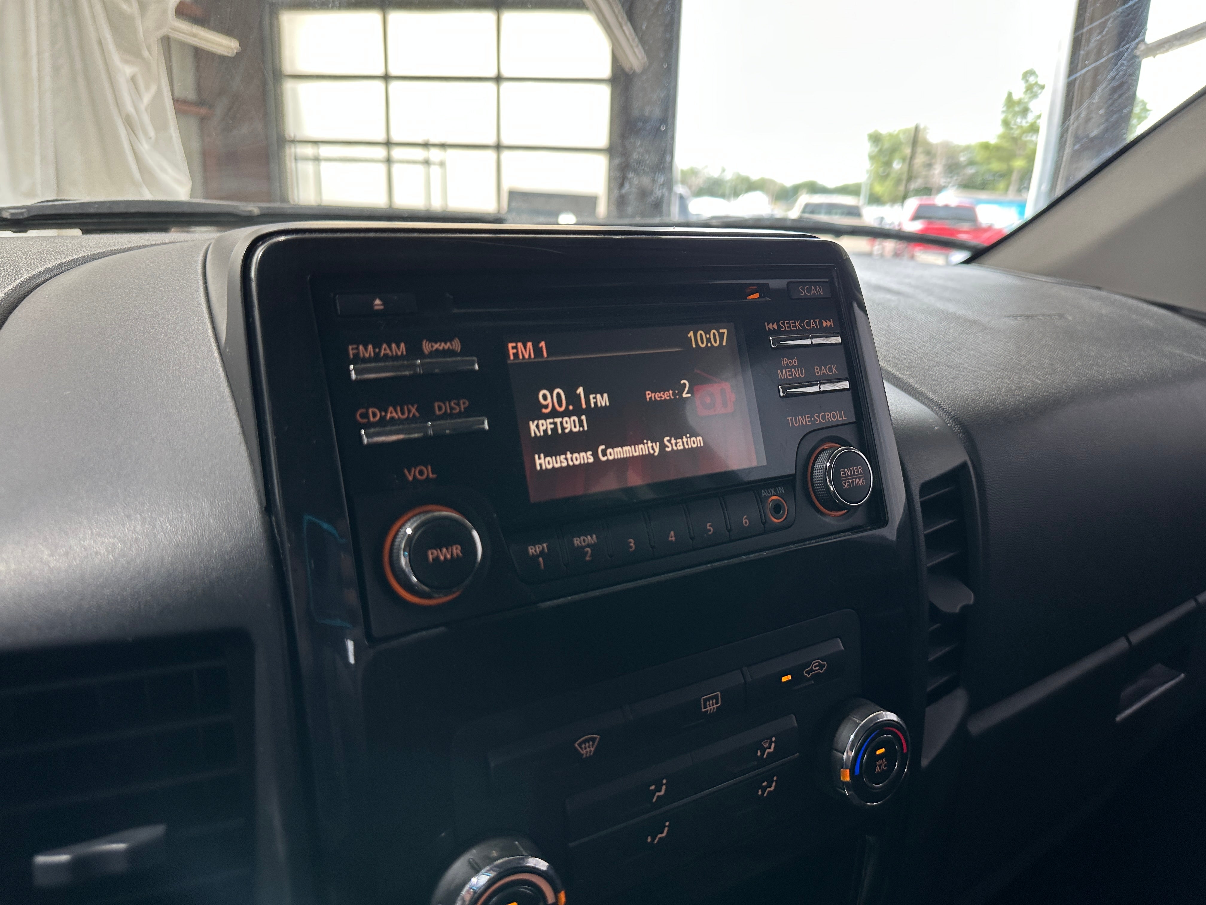2014 Nissan Titan SV 4