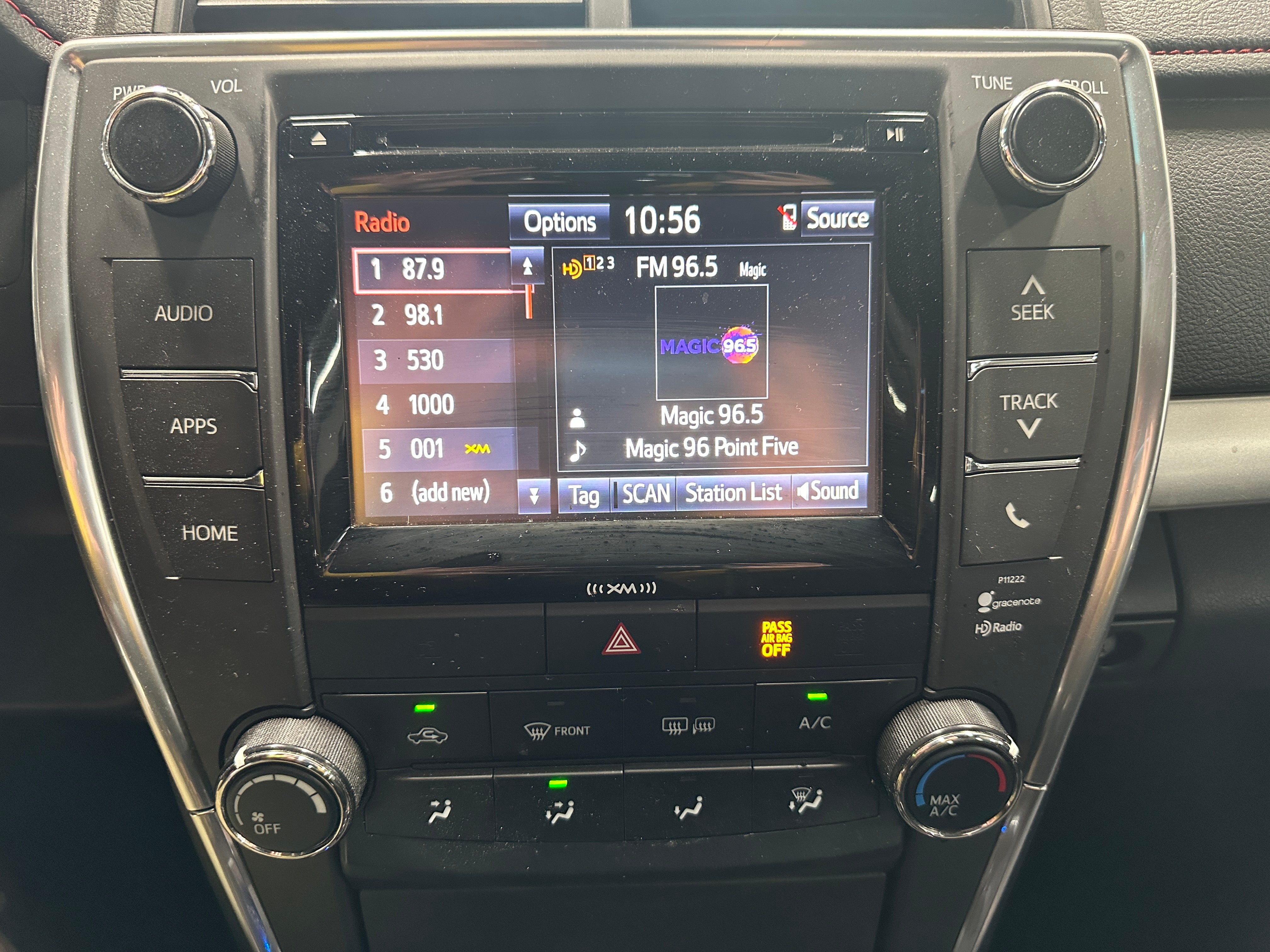 2017 Toyota Camry SE 3