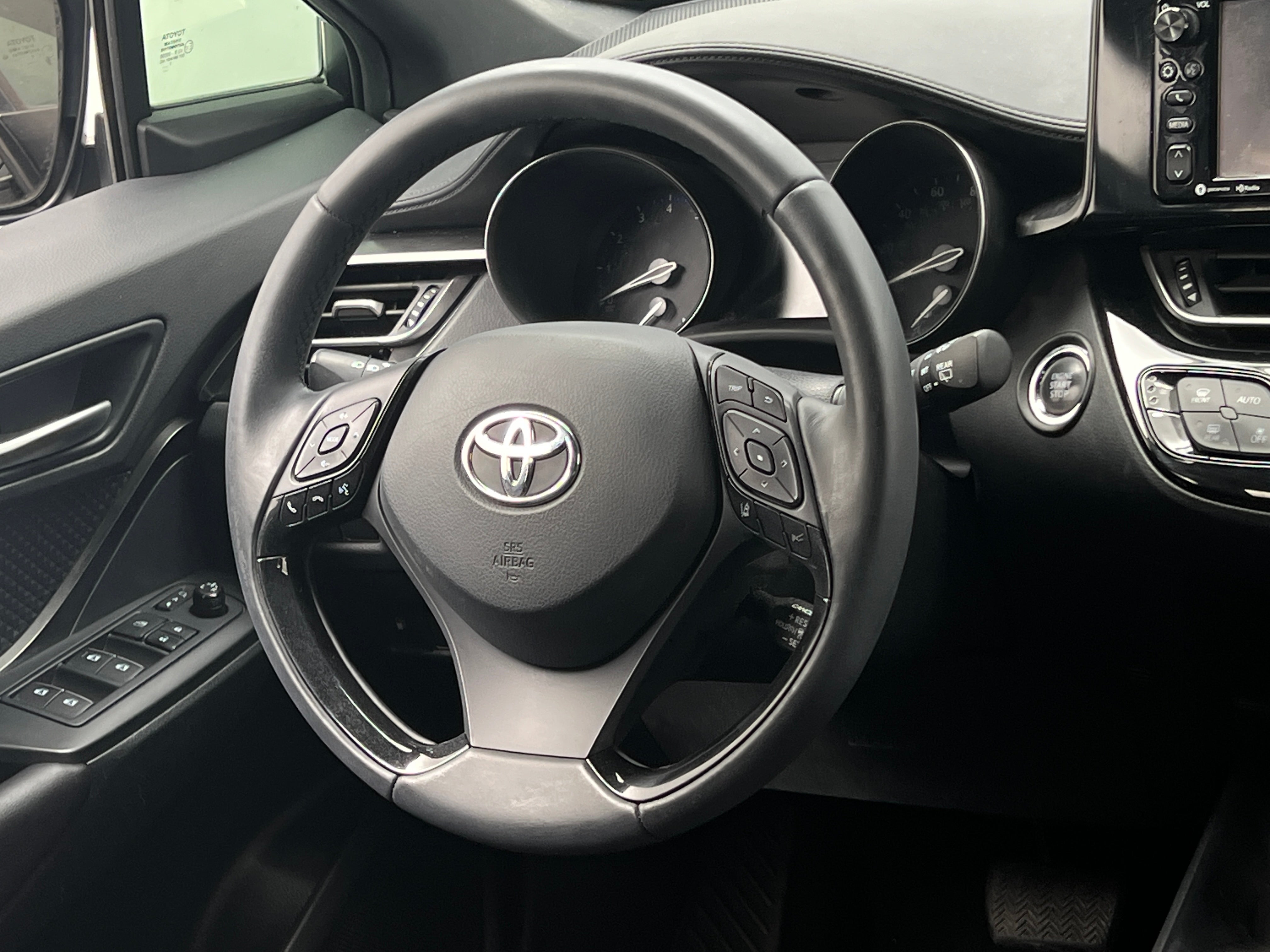 2018 Toyota C-HR XLE 5