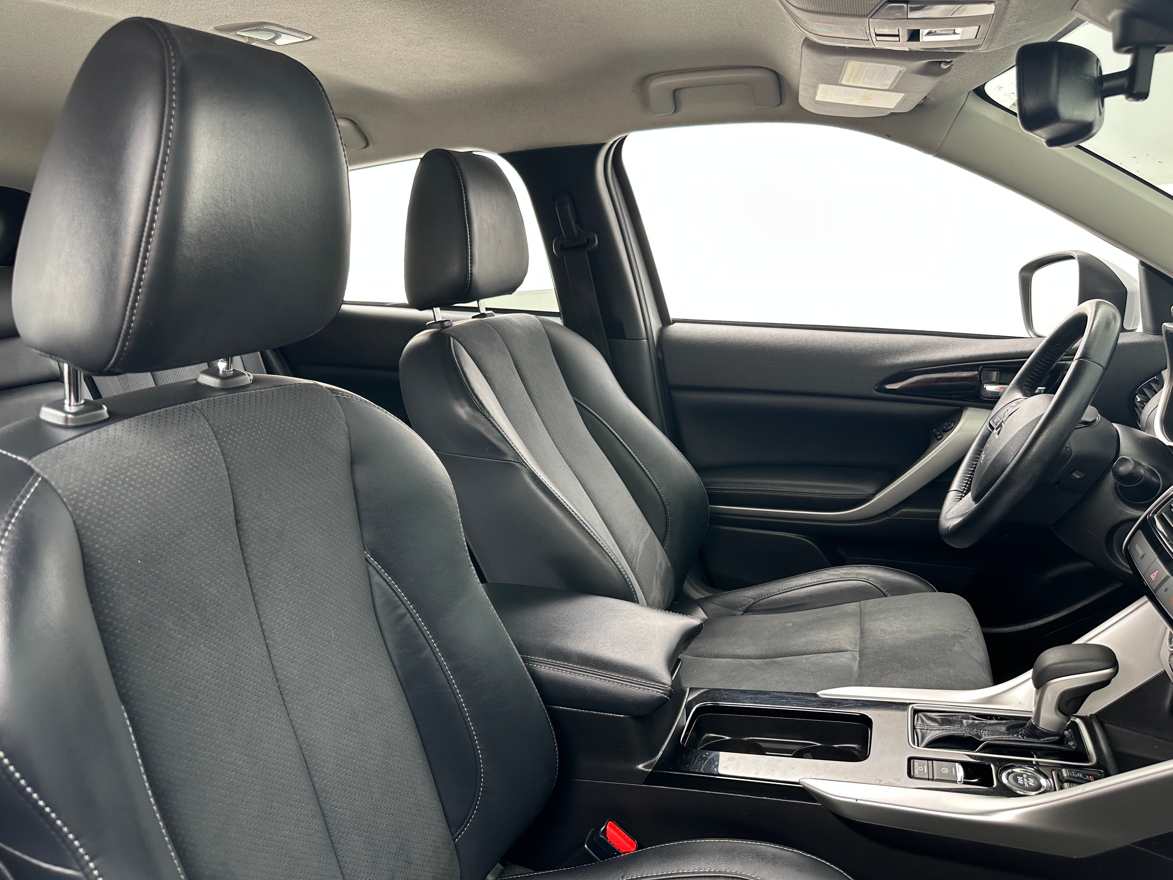 2022 Mitsubishi Eclipse Cross SE 2