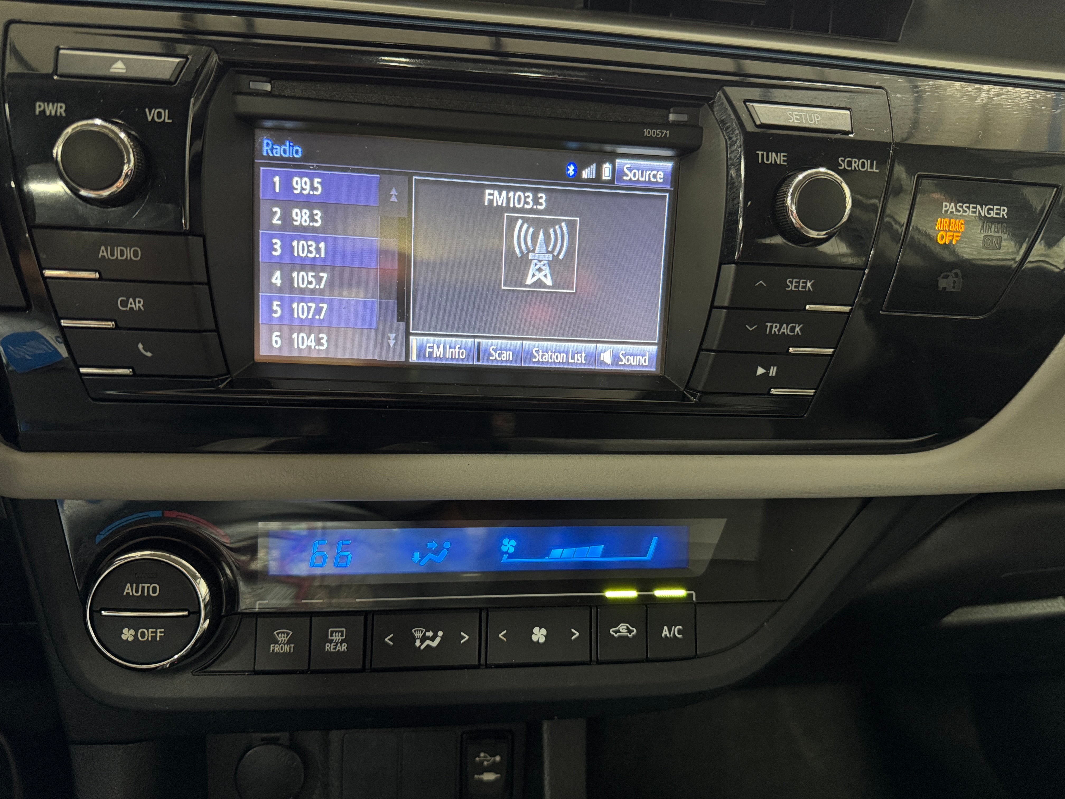 2016 Toyota Corolla LE 4