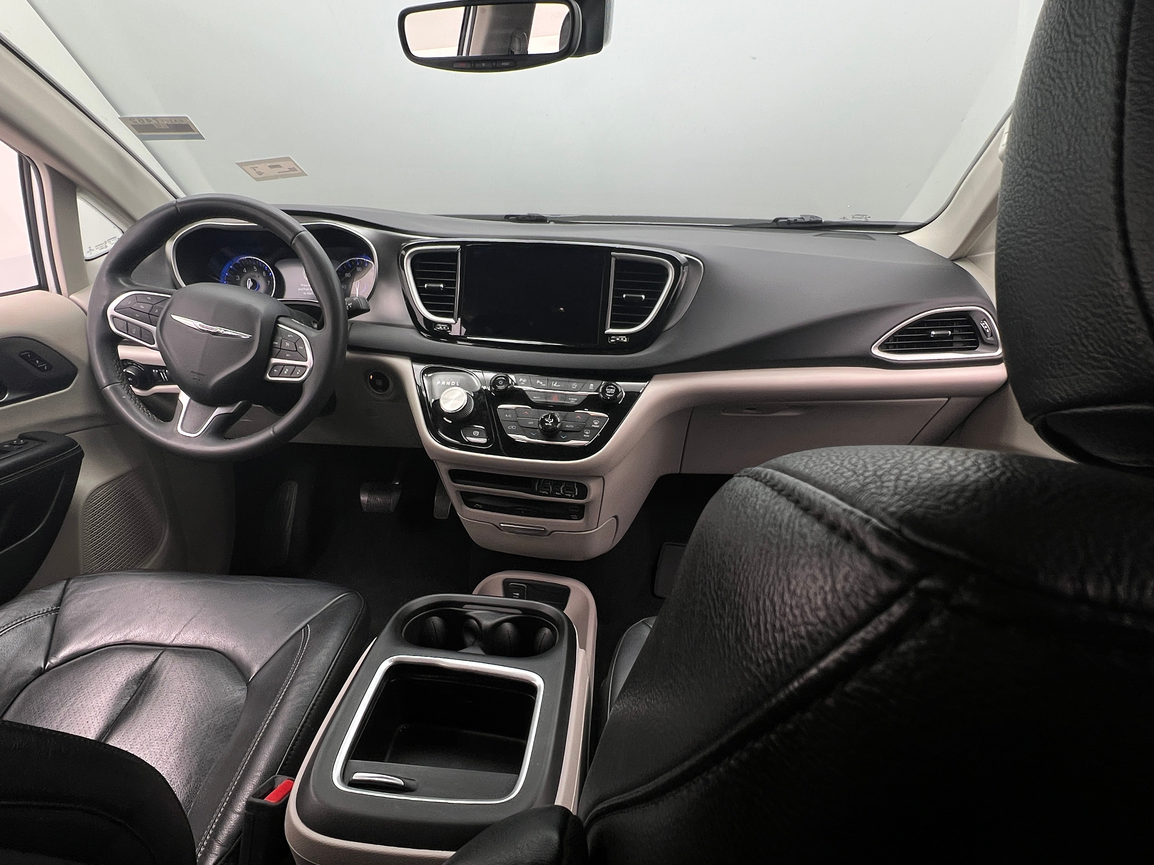 2022 Chrysler Pacifica Touring L 2