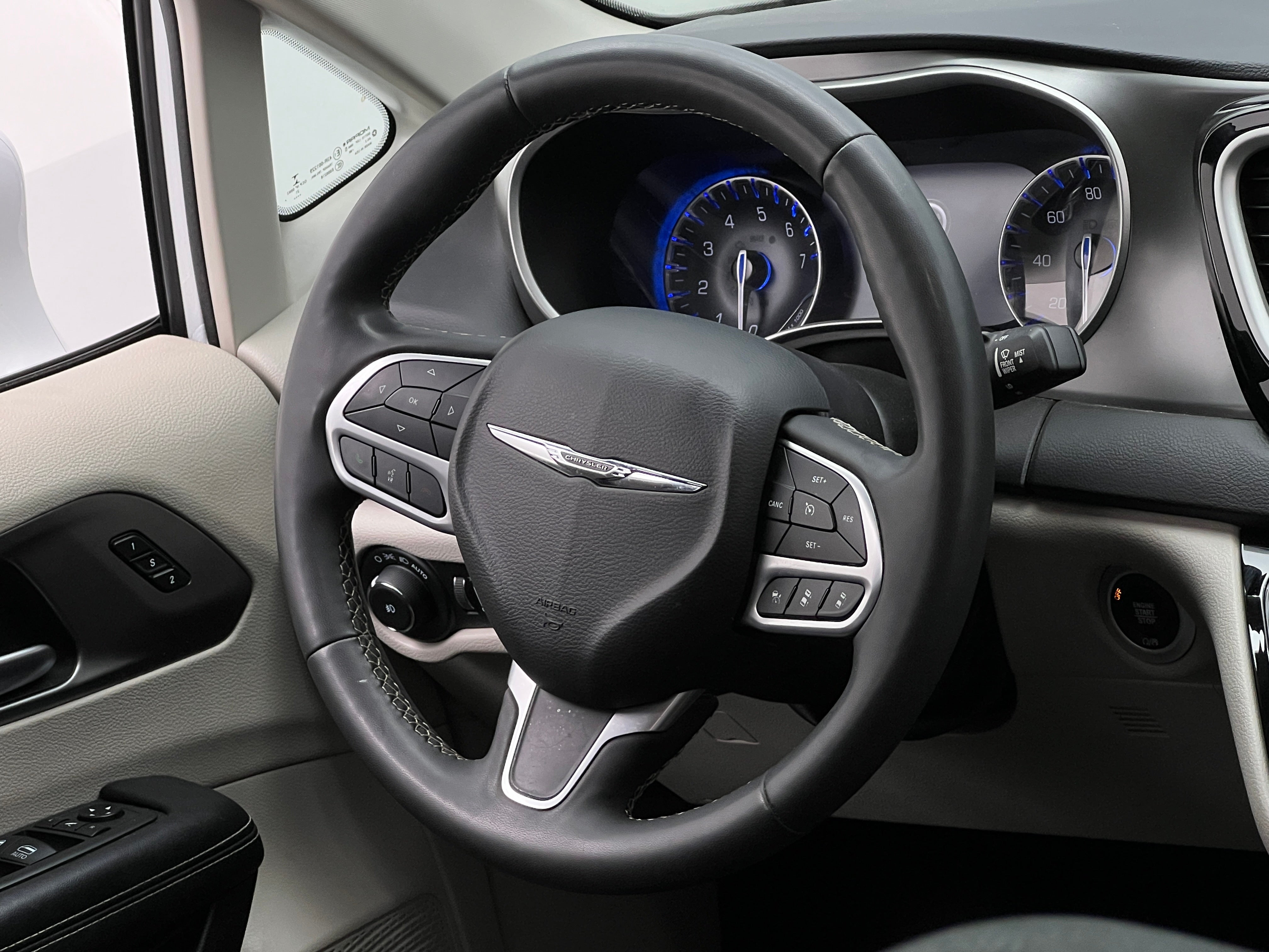 2022 Chrysler Pacifica Touring L 4