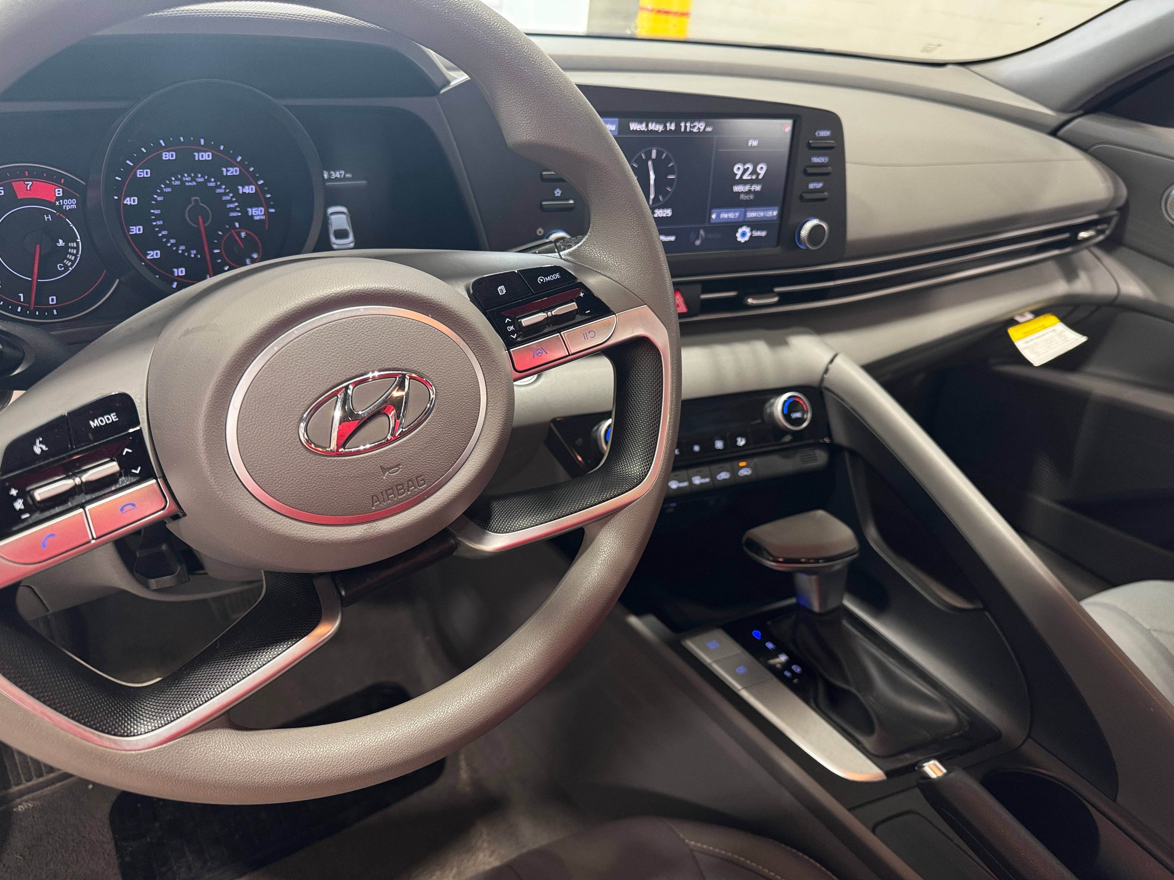 2023 Hyundai Elantra SEL 3