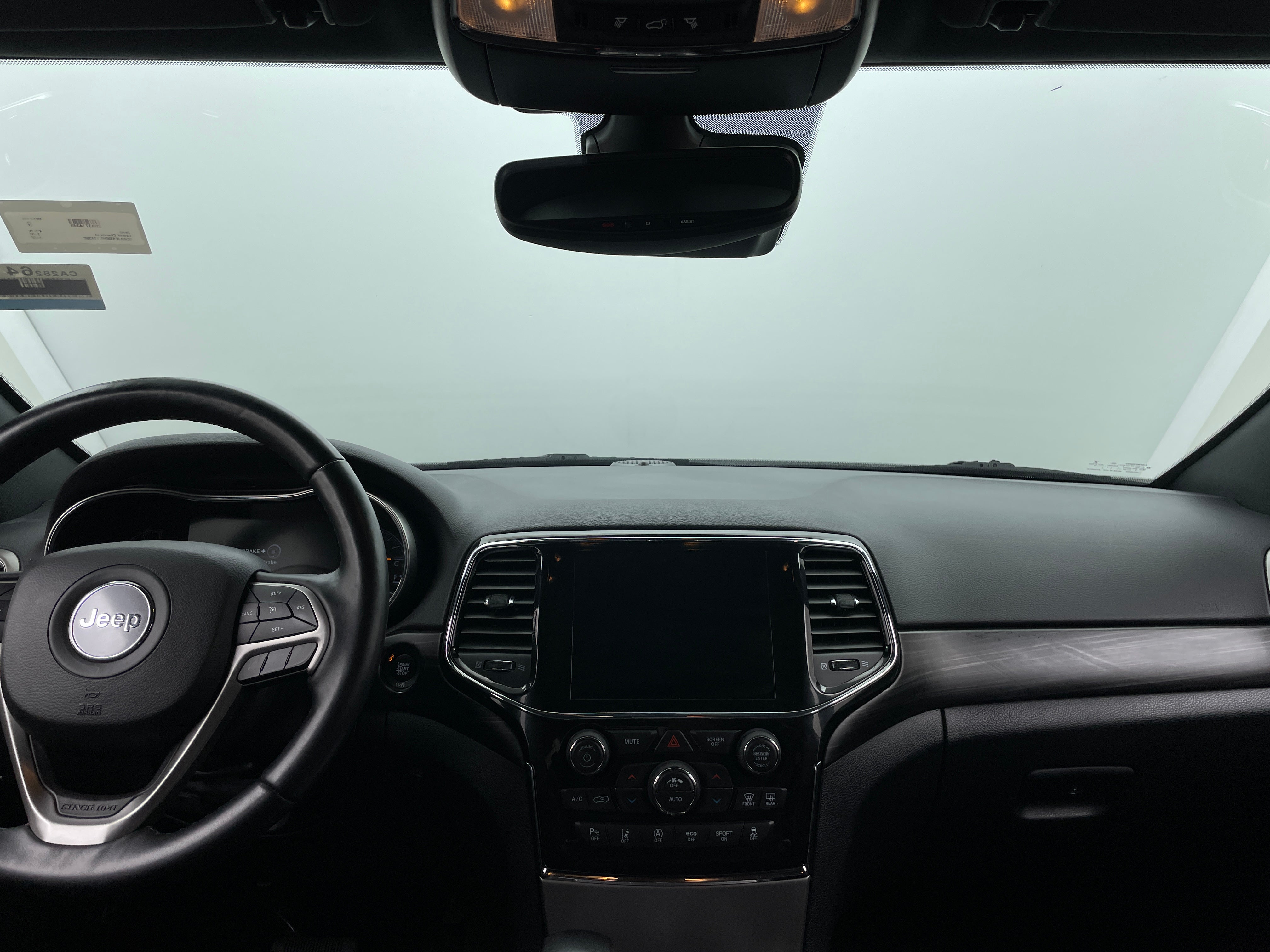 2022 Jeep Grand Cherokee Laredo 2