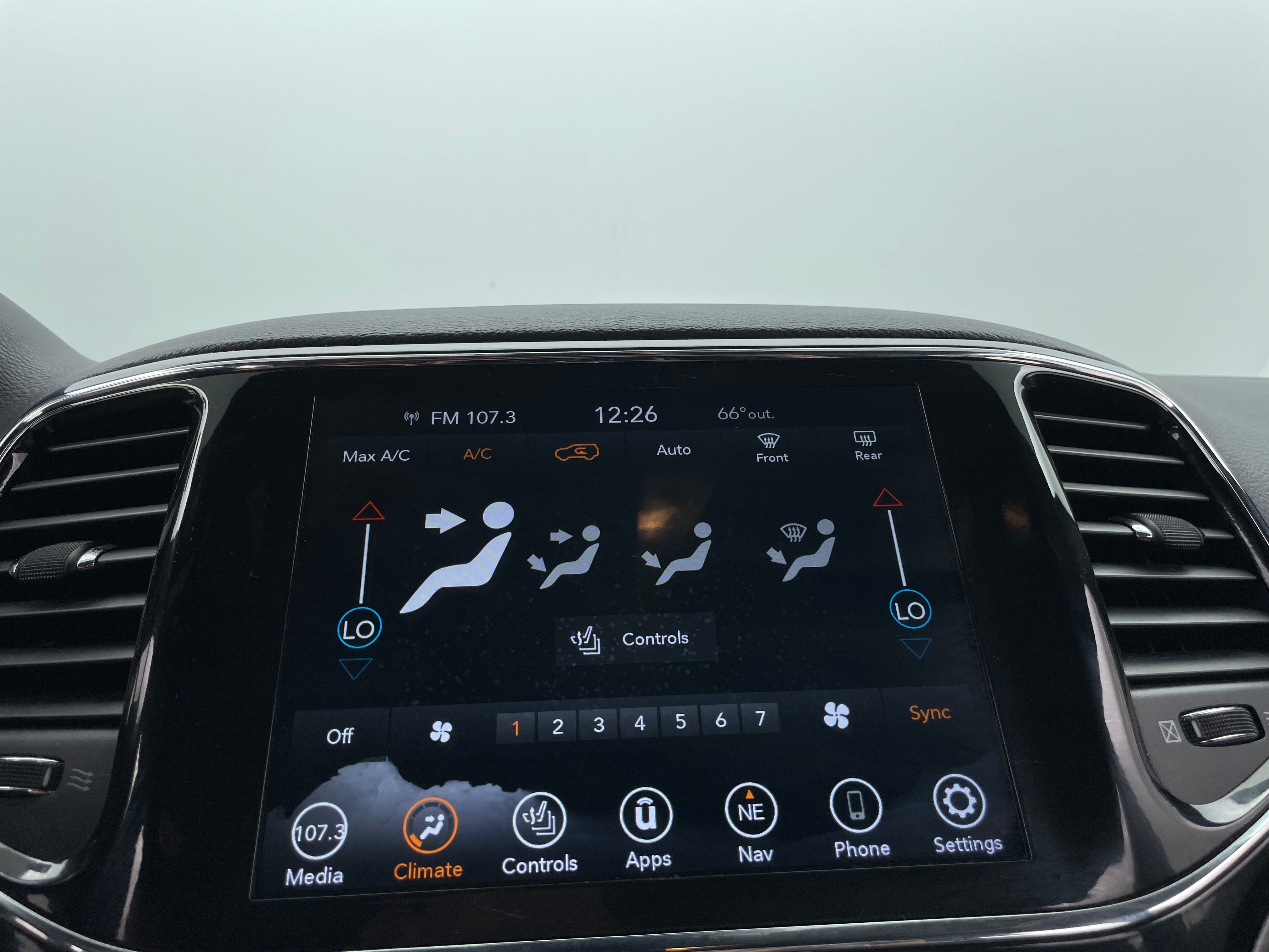 2022 Jeep Grand Cherokee Laredo 3