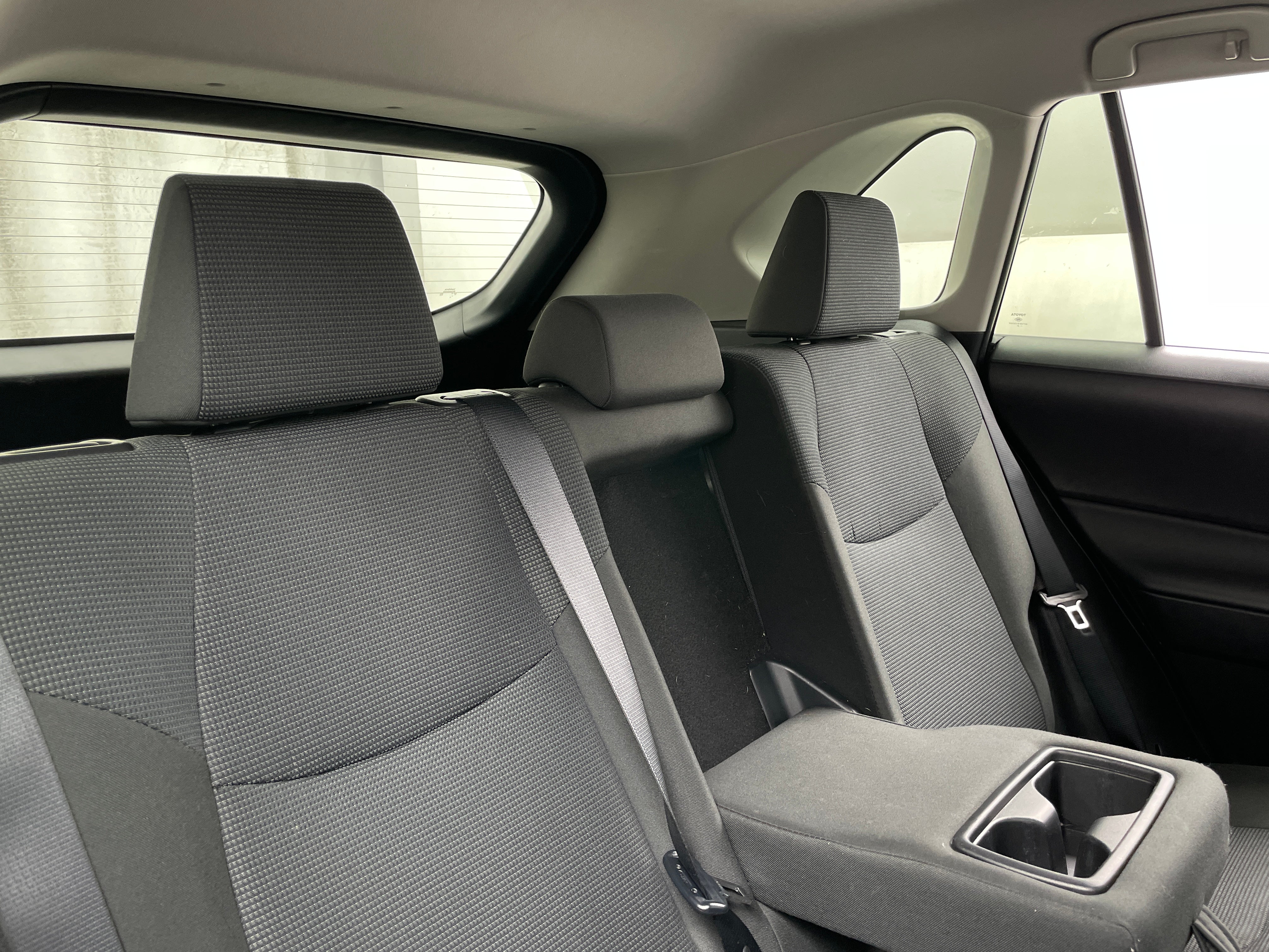 2022 Toyota RAV4 LE 6