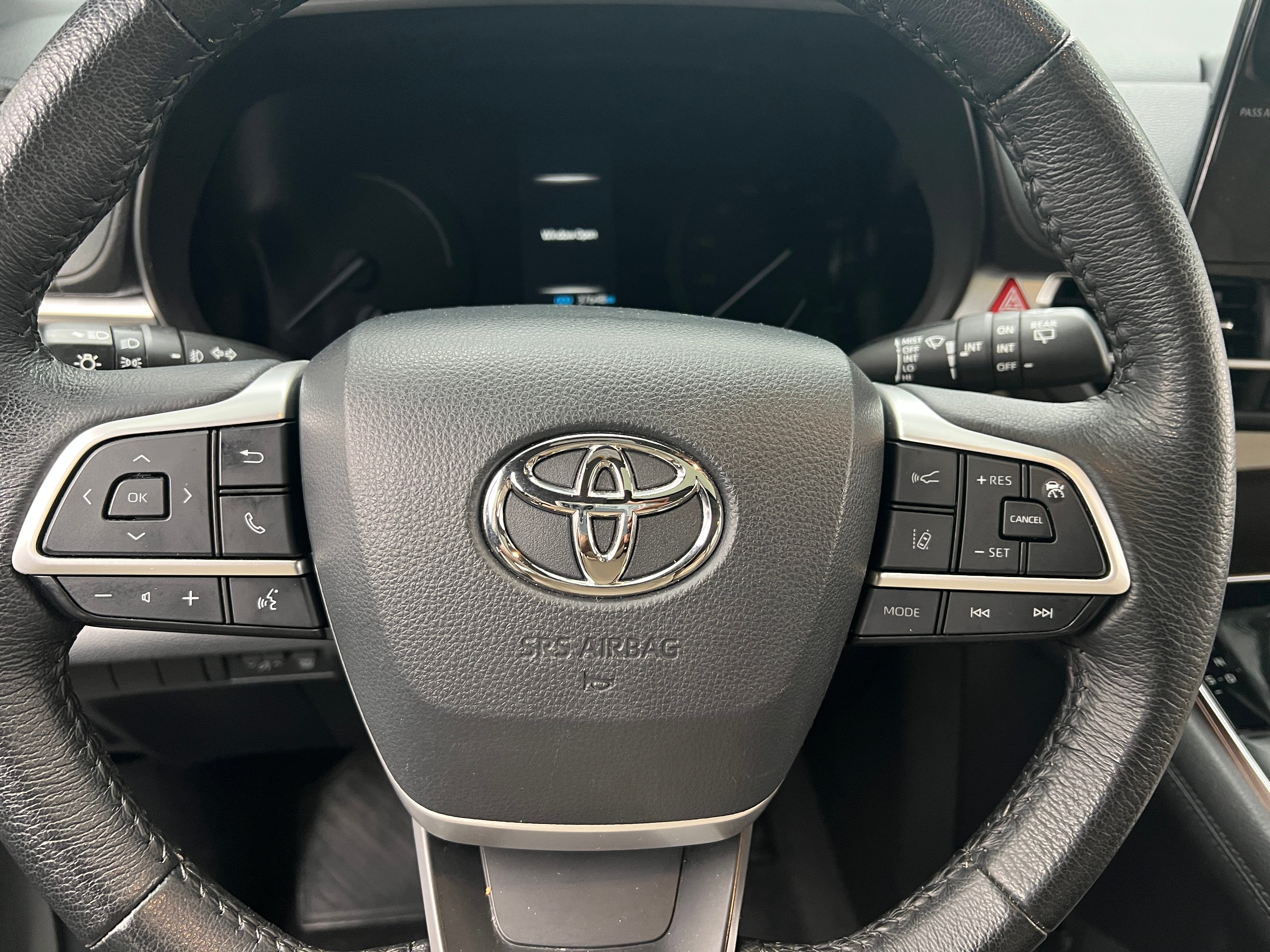 2022 Toyota Sienna XLE 4