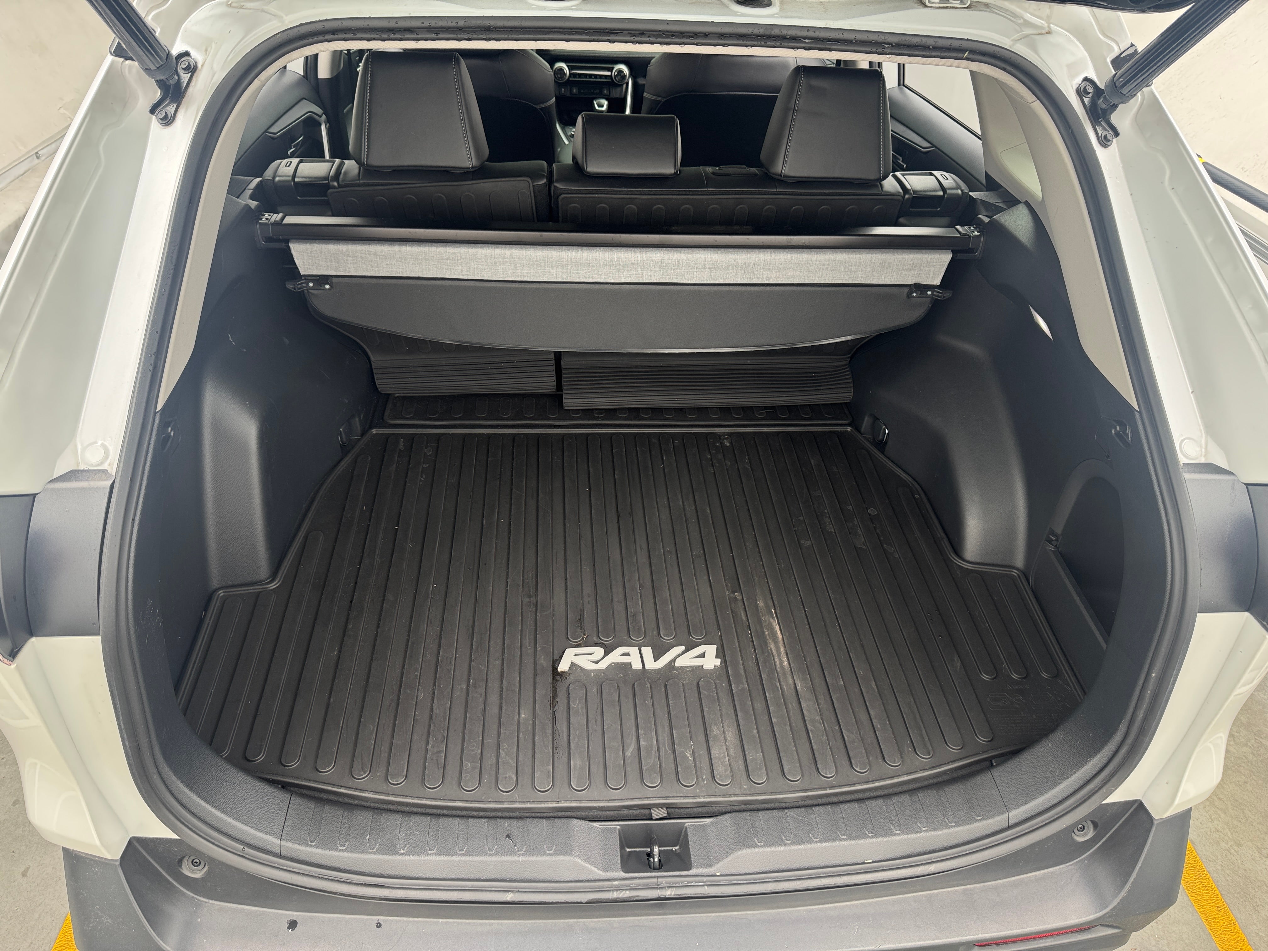 2023 Toyota RAV4 XLE Premium 6