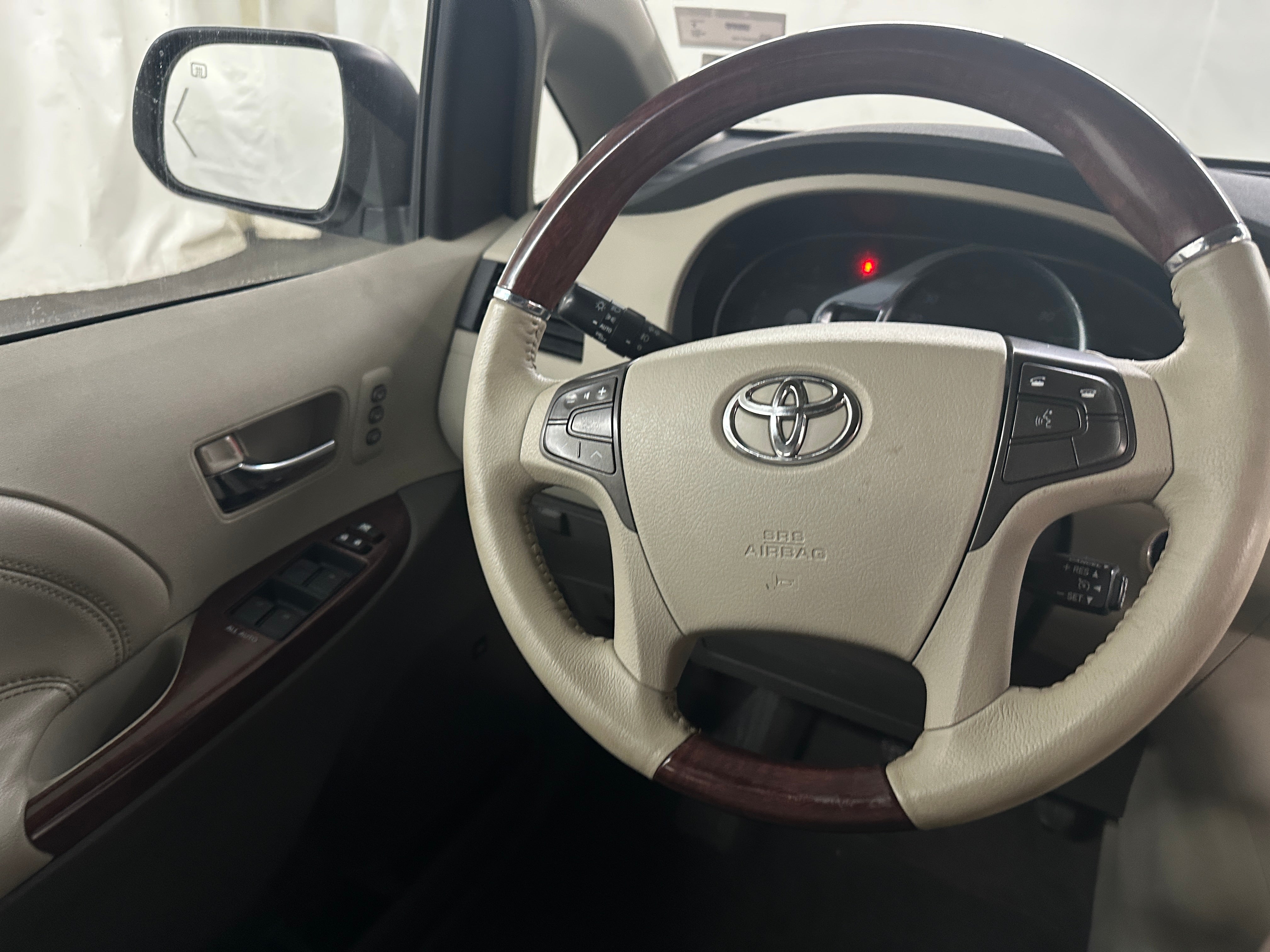 2011 Toyota Sienna Limited 4