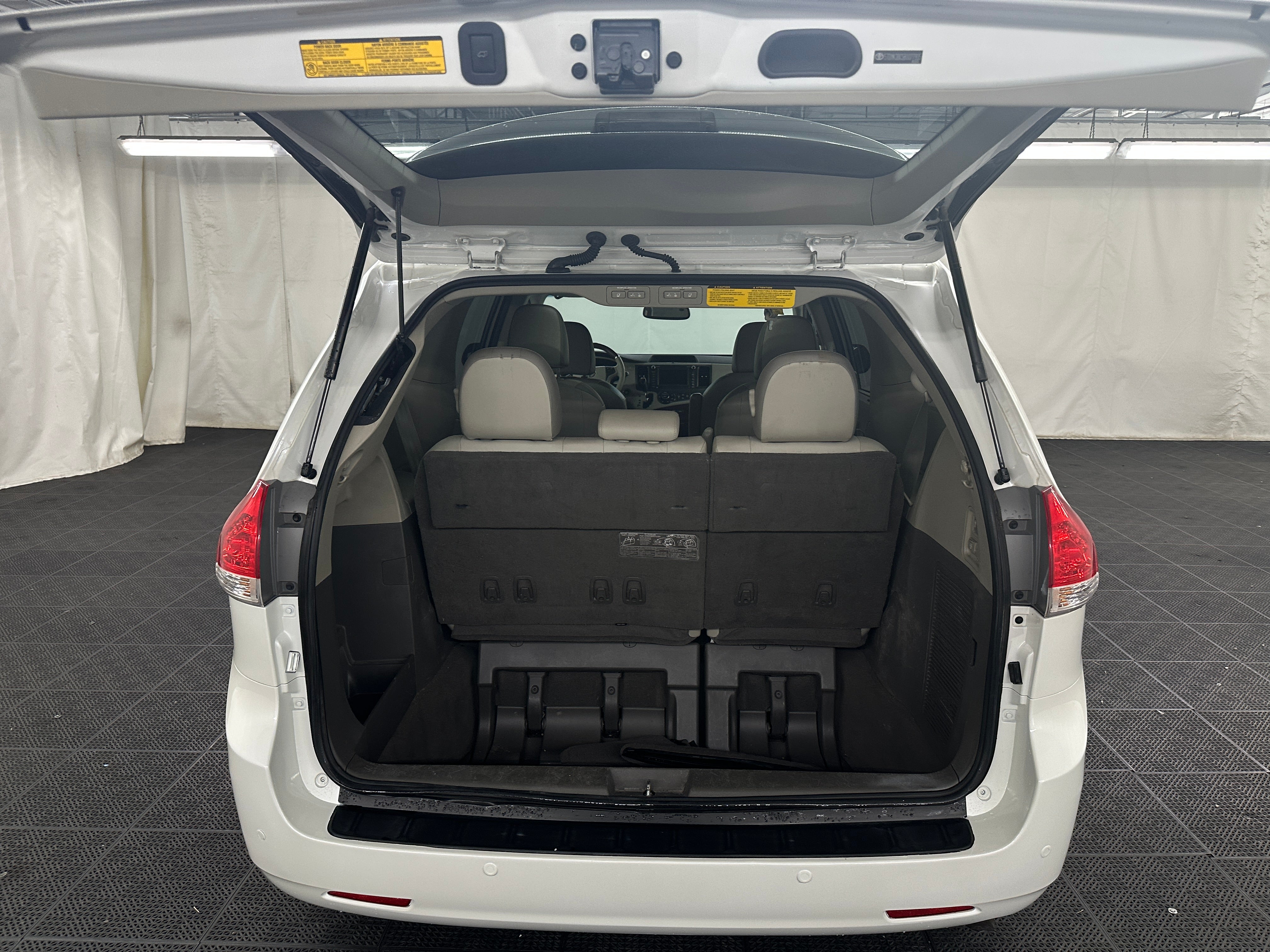 2011 Toyota Sienna Limited 6