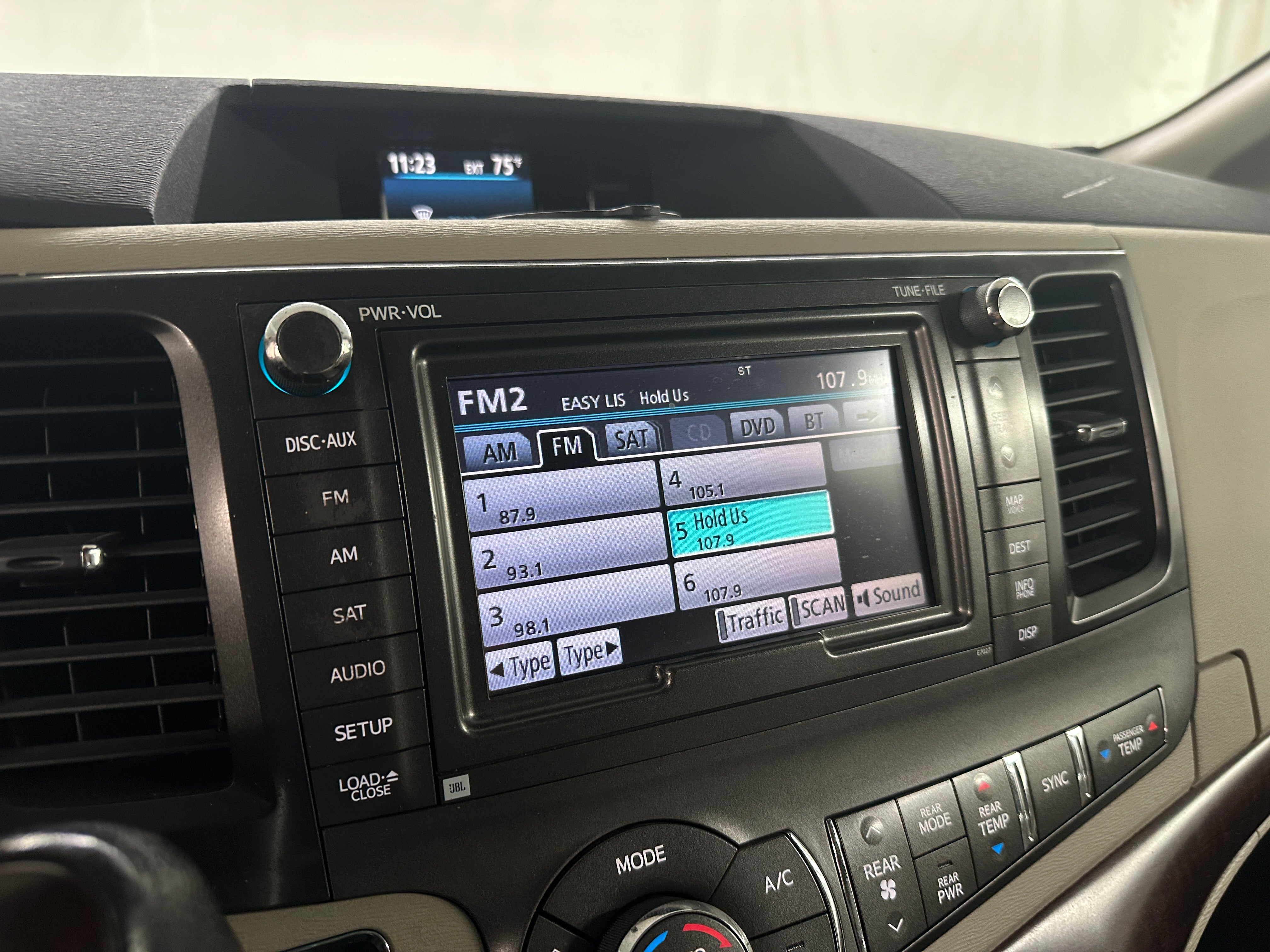 2011 Toyota Sienna Limited 3