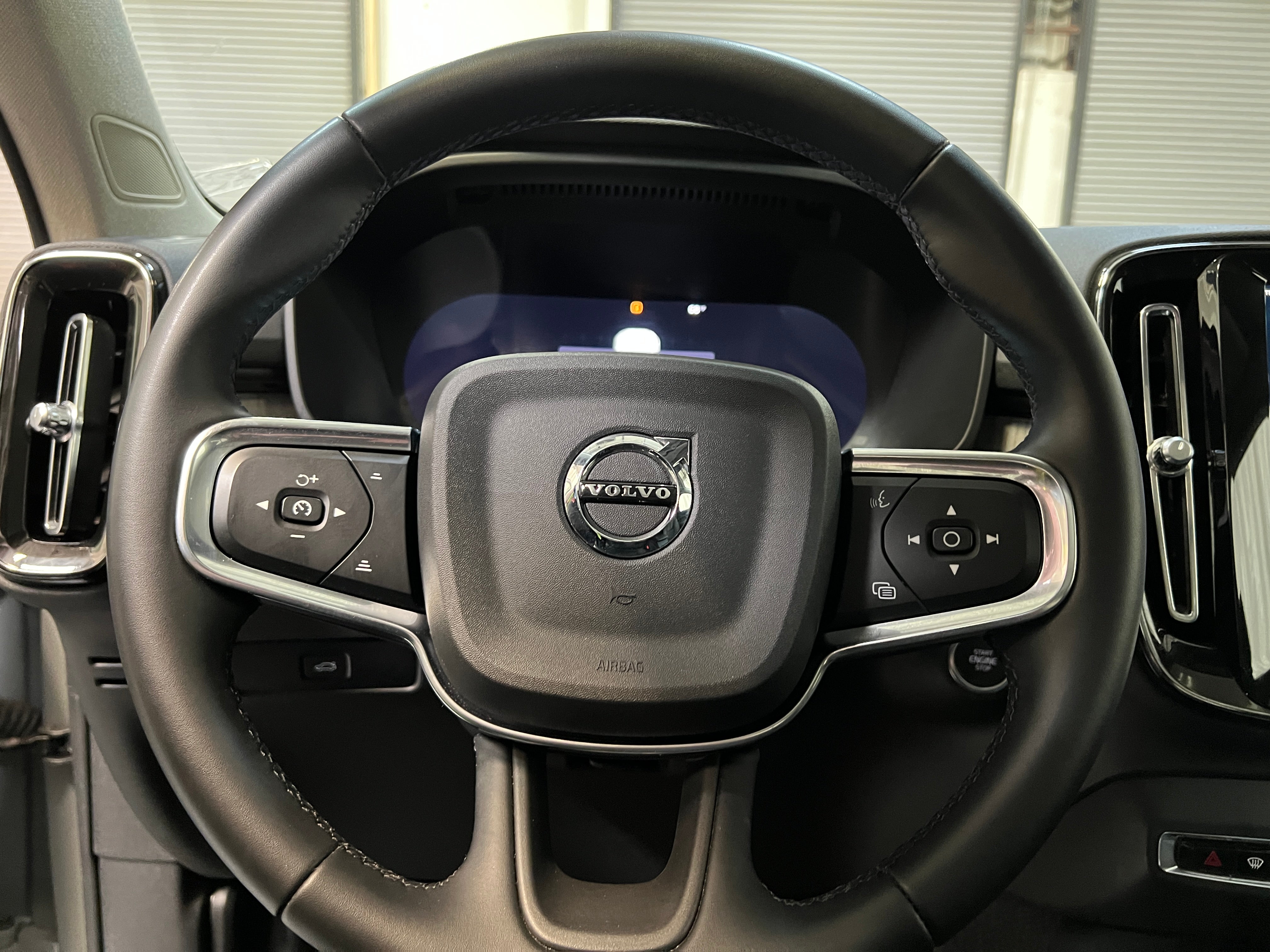 2024 Volvo XC40 B5 Core 5