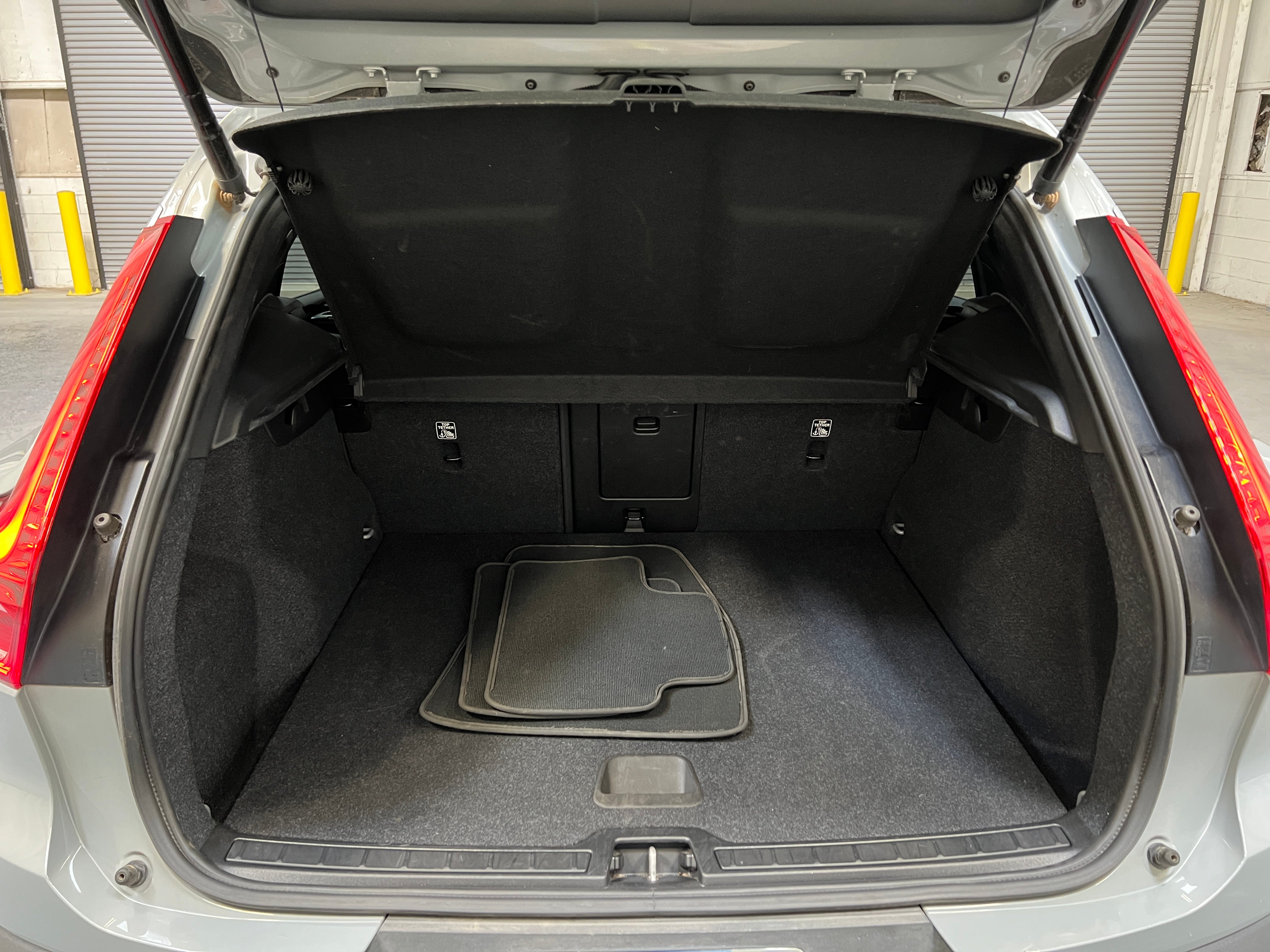 2024 Volvo XC40 B5 Core 7