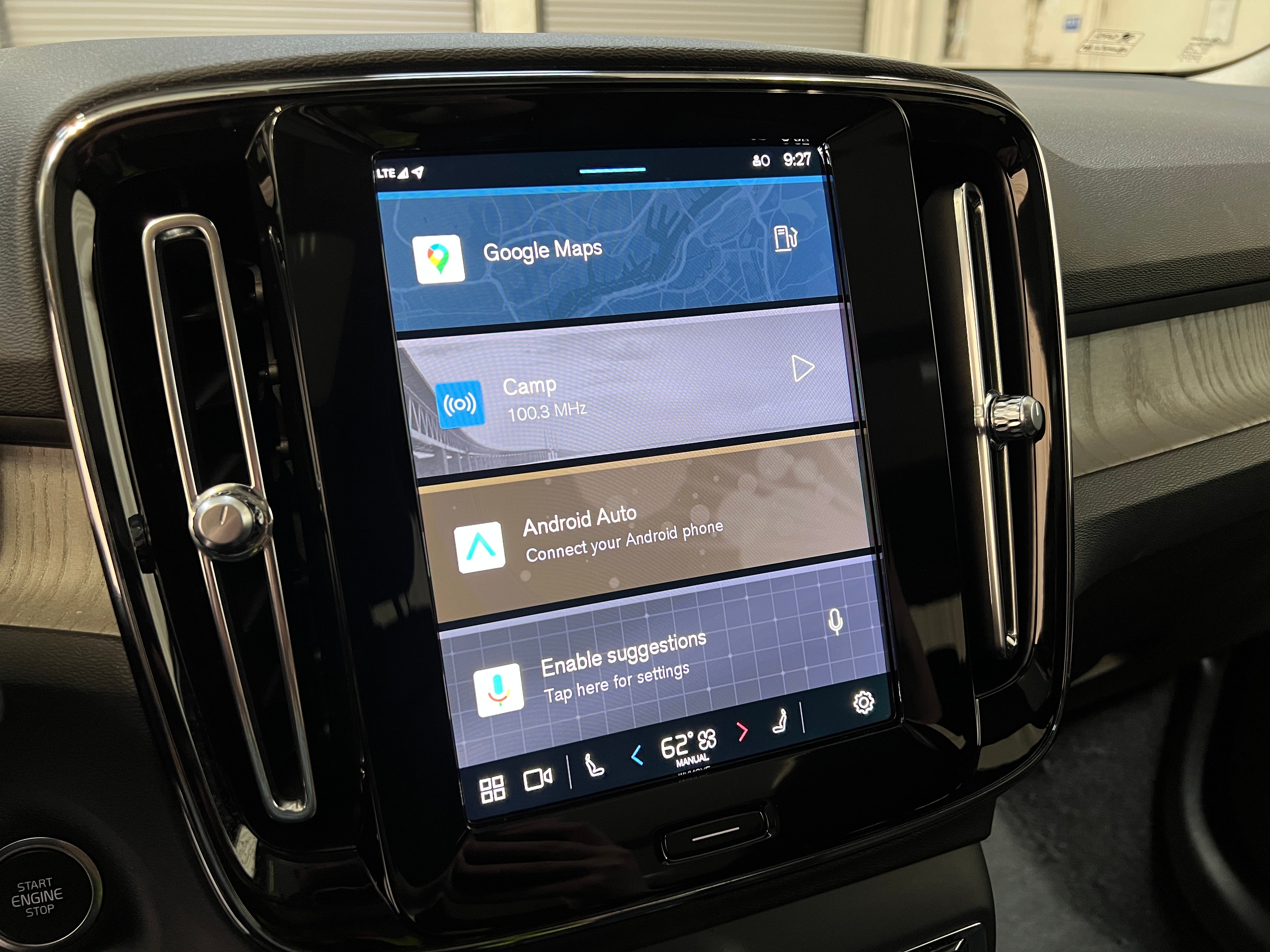 2024 Volvo XC40 B5 Core 4