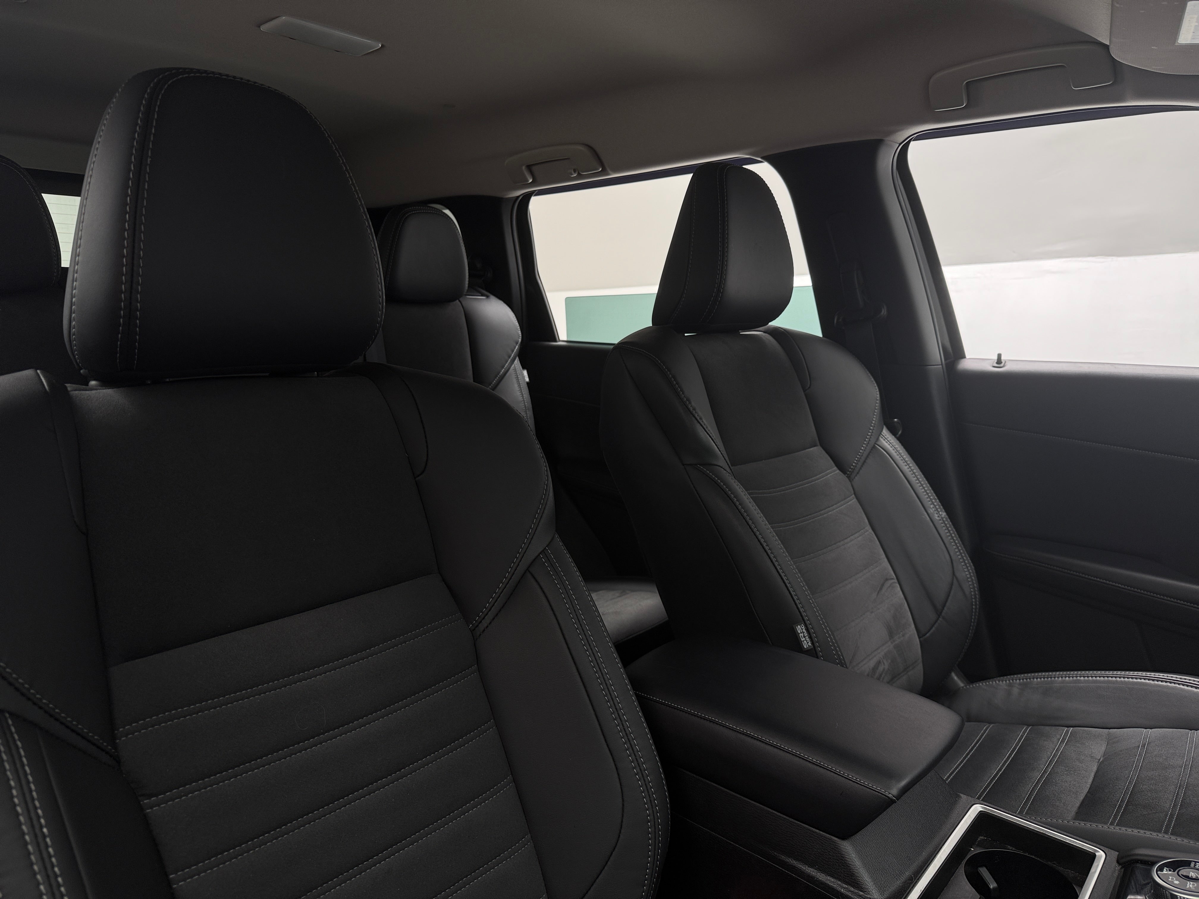 2023 Mitsubishi Outlander SE 2