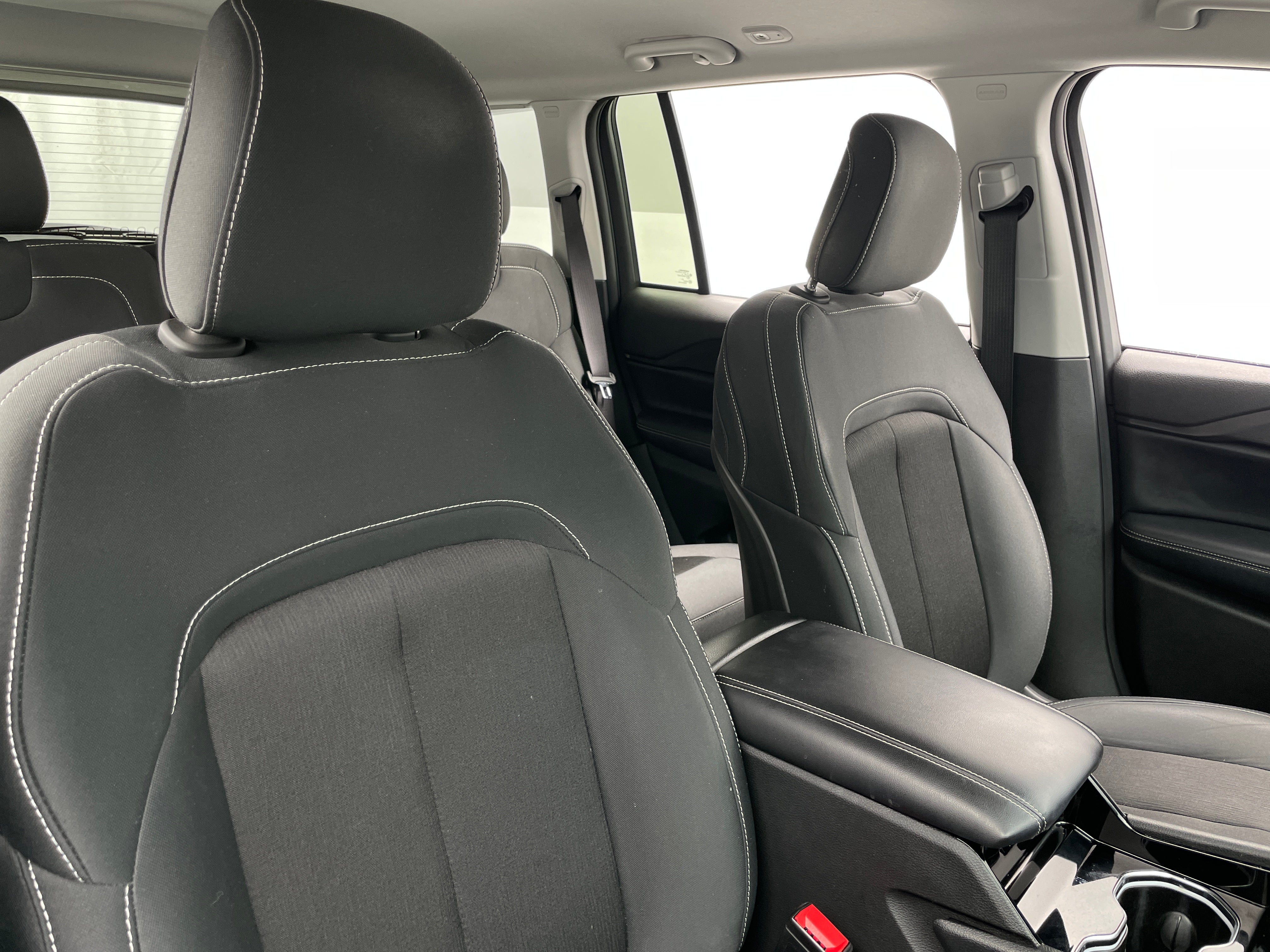 2023 Jeep Grand Cherokee Laredo 2