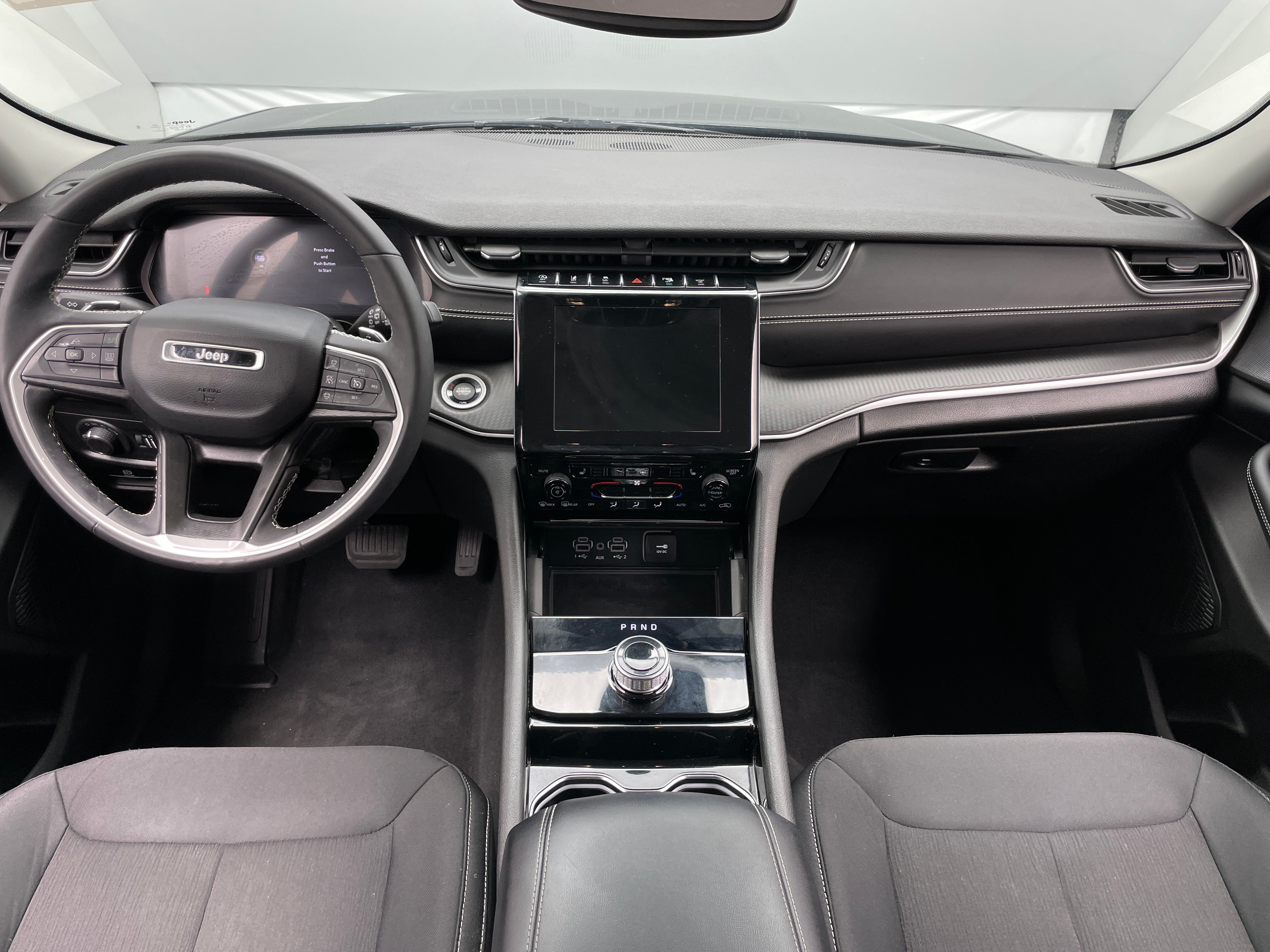 2023 Jeep Grand Cherokee Laredo 3