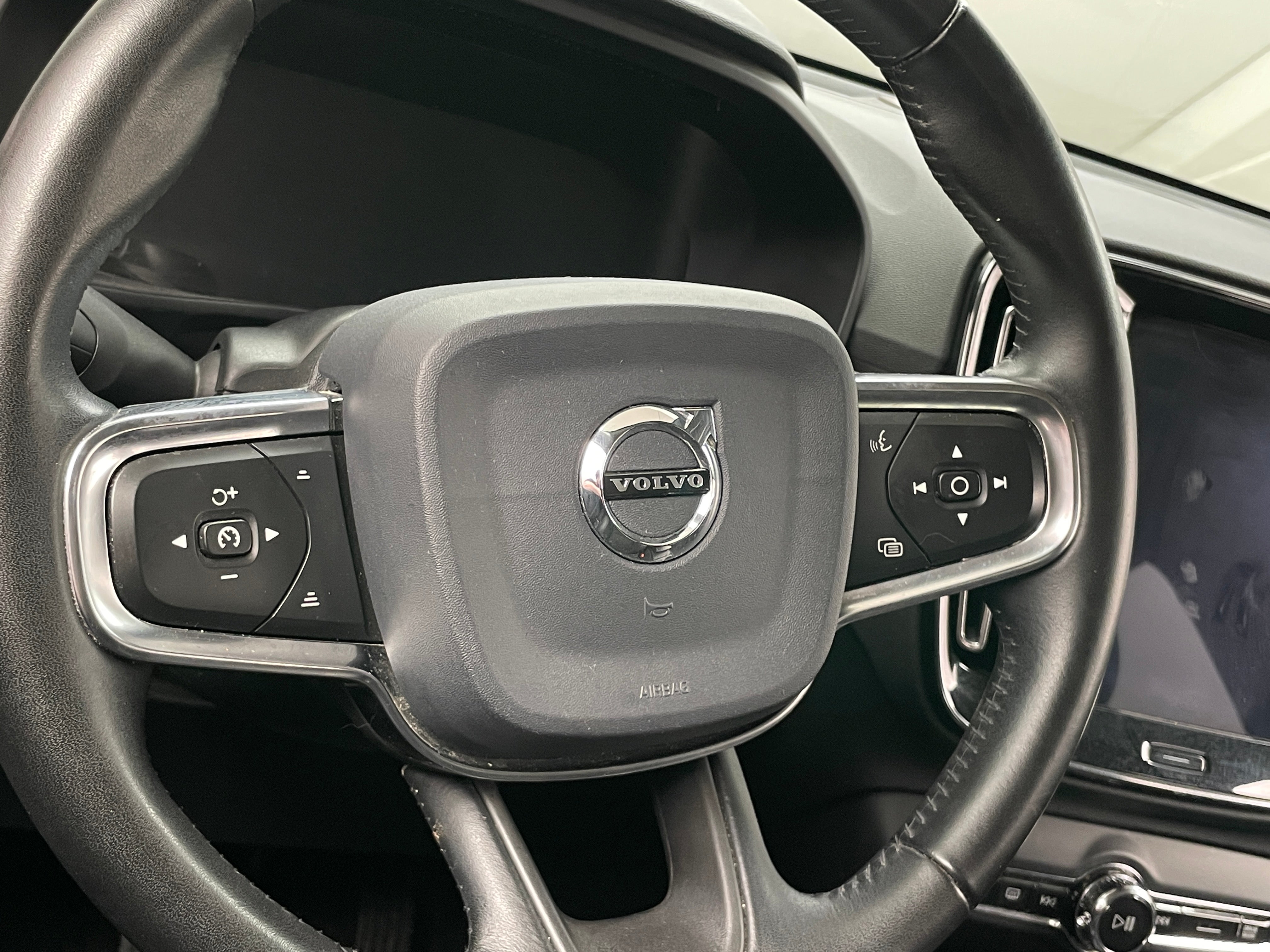 2020 Volvo XC40 T5 Momentum 5