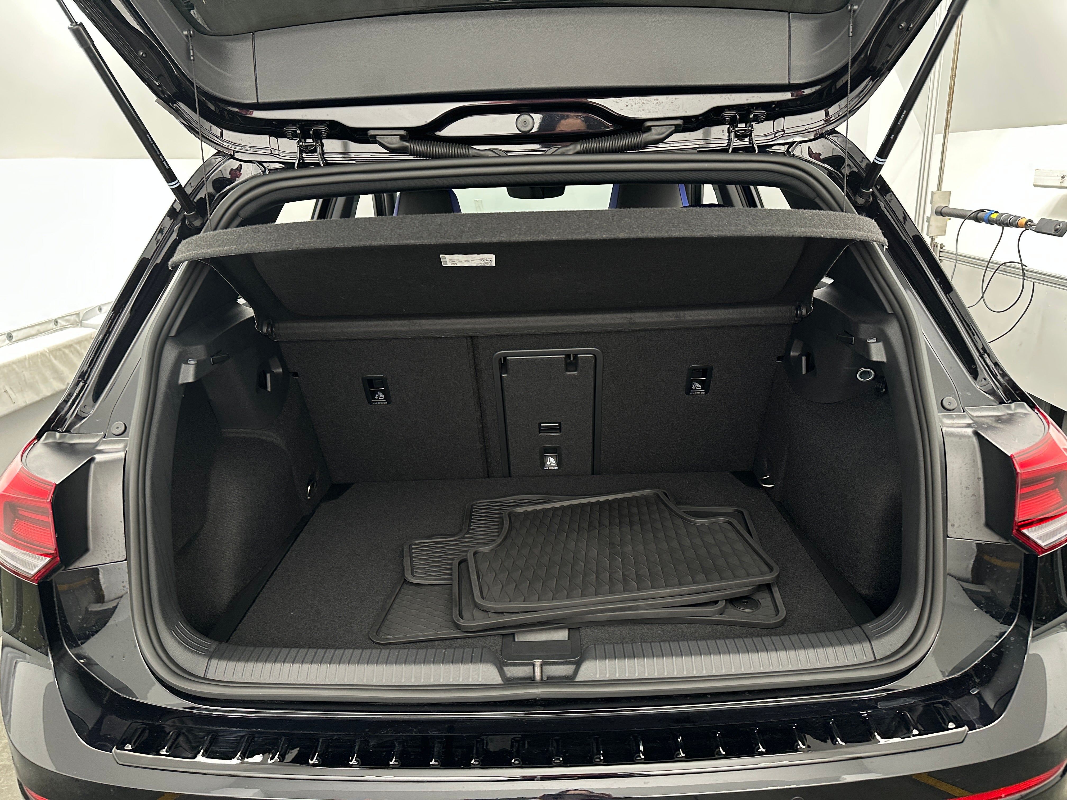 2023 Volkswagen Golf R 20th Anniversary Edition 6