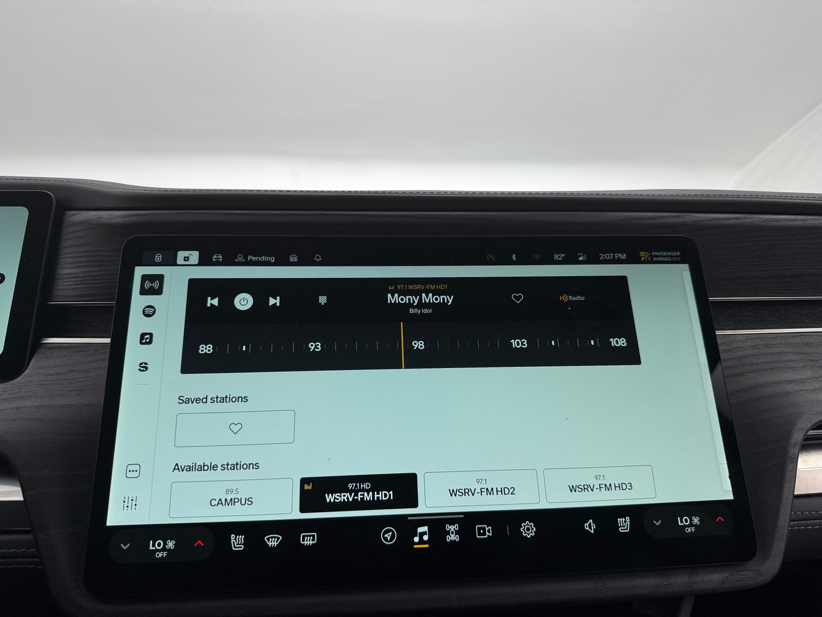 Thumbnail: 2024 Rivian R1S - 3