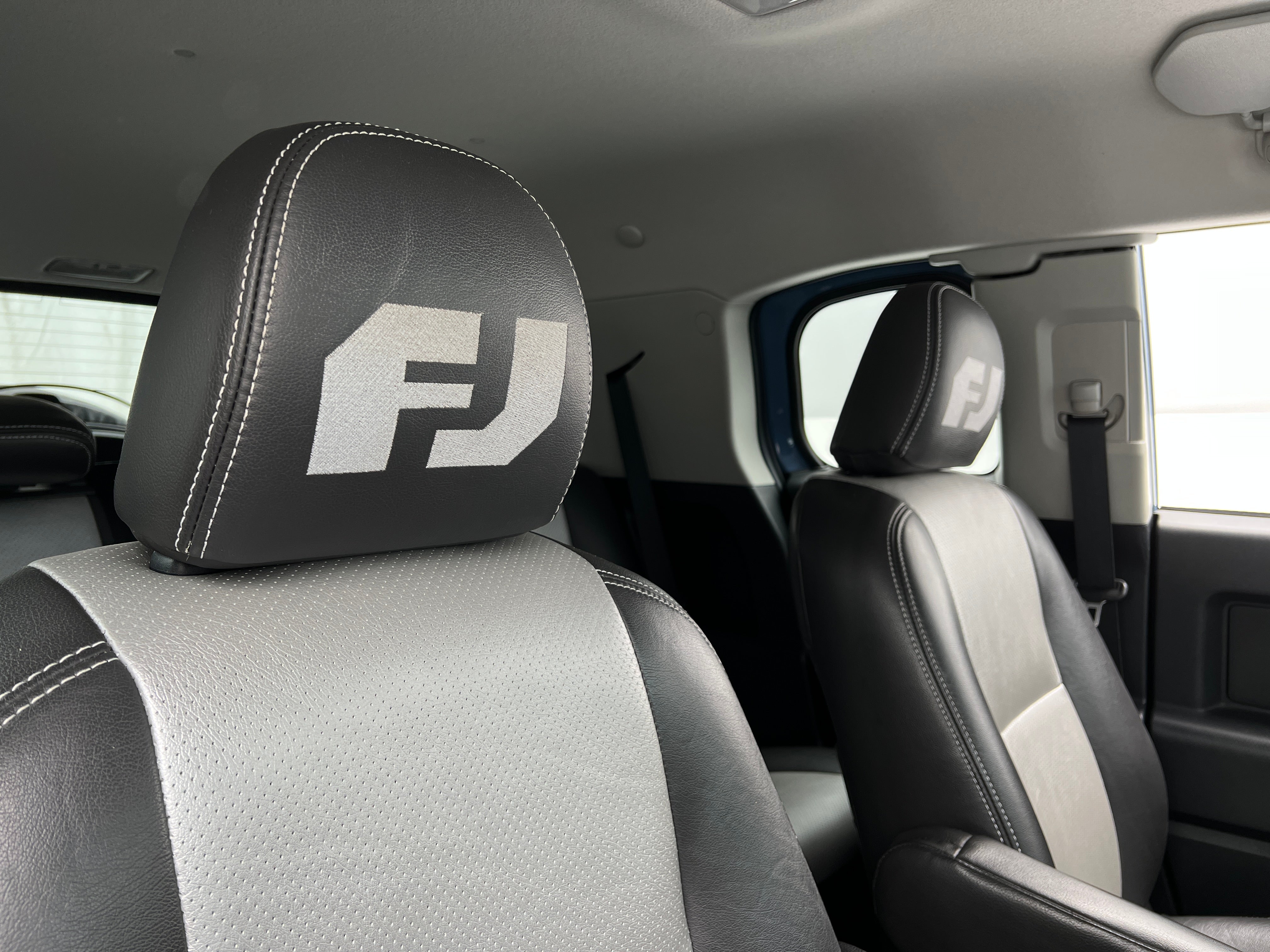 2014 Toyota FJ Cruiser Base 2