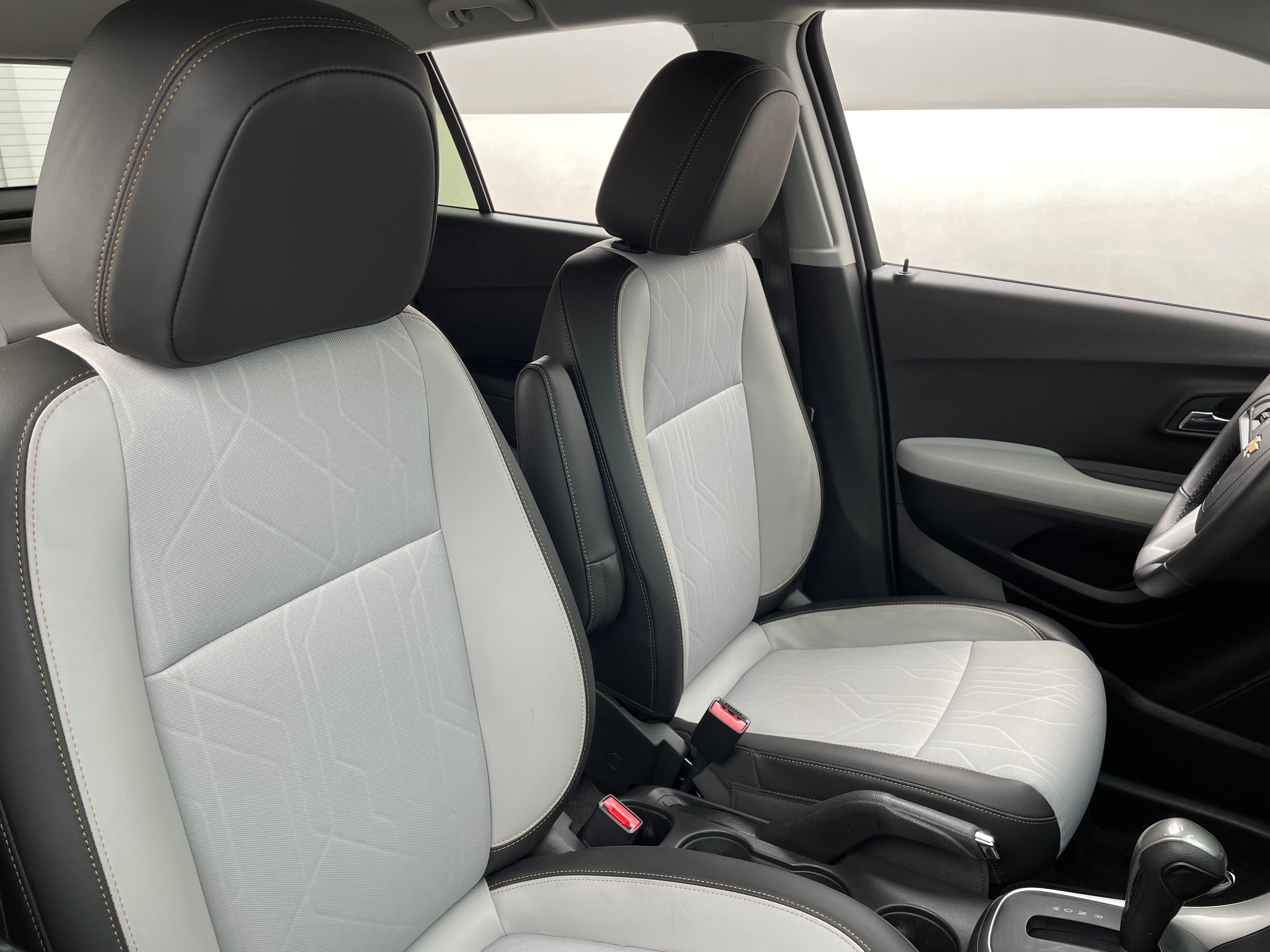 2022 Chevrolet Trax LT 2