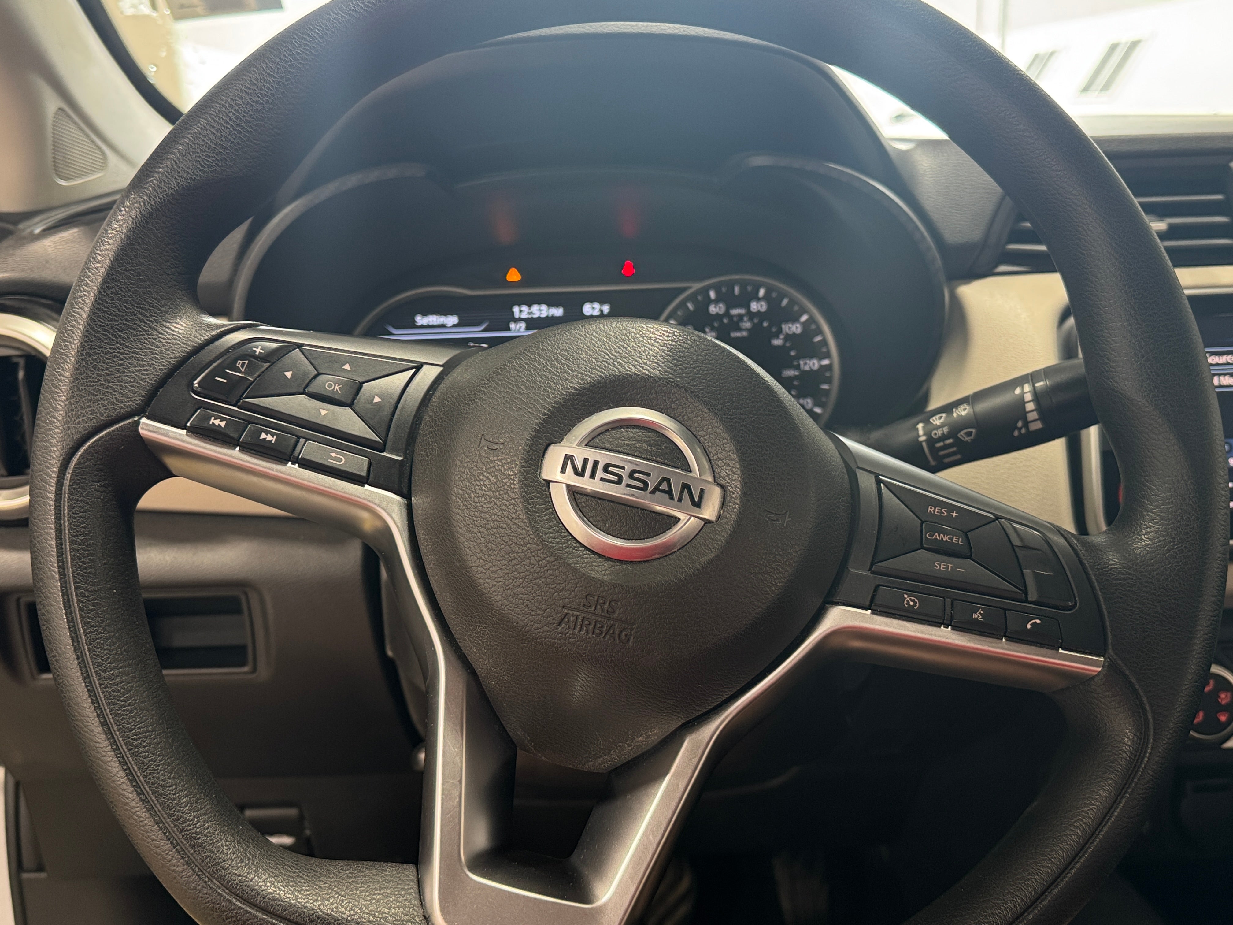 2022 Nissan Versa SV 5