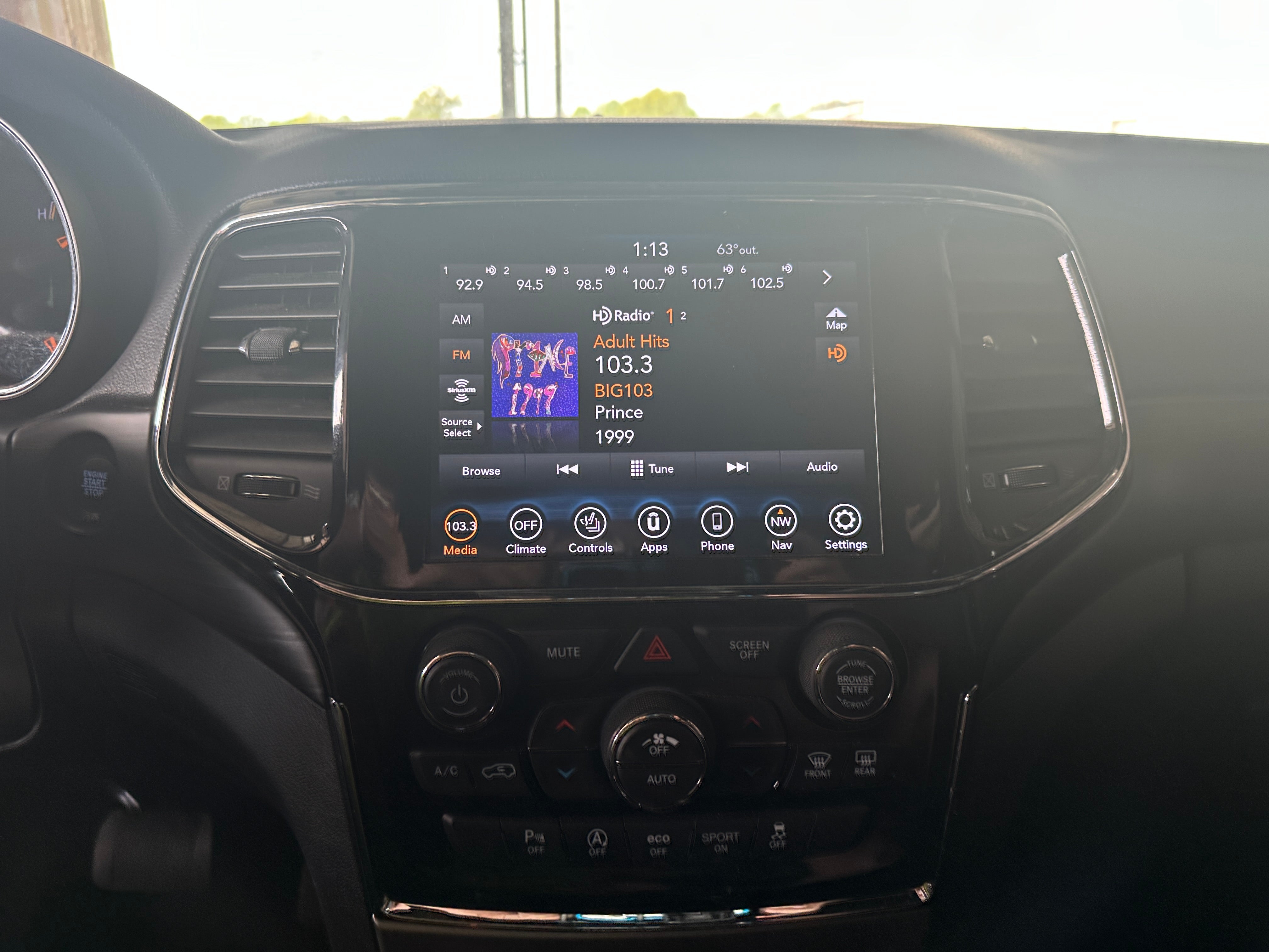 2021 Jeep Grand Cherokee Laredo 3