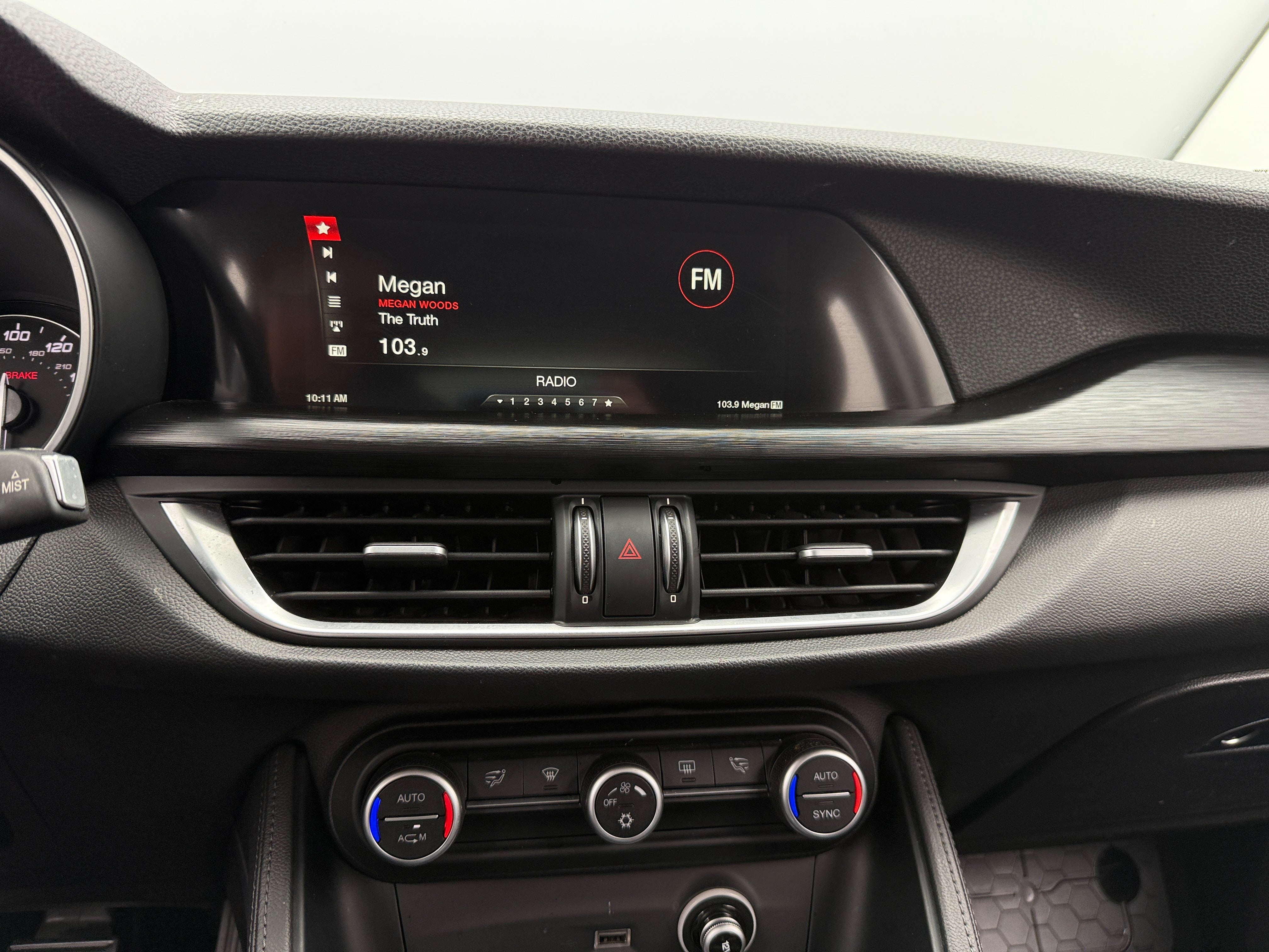 2018 Alfa Romeo Stelvio Base 4