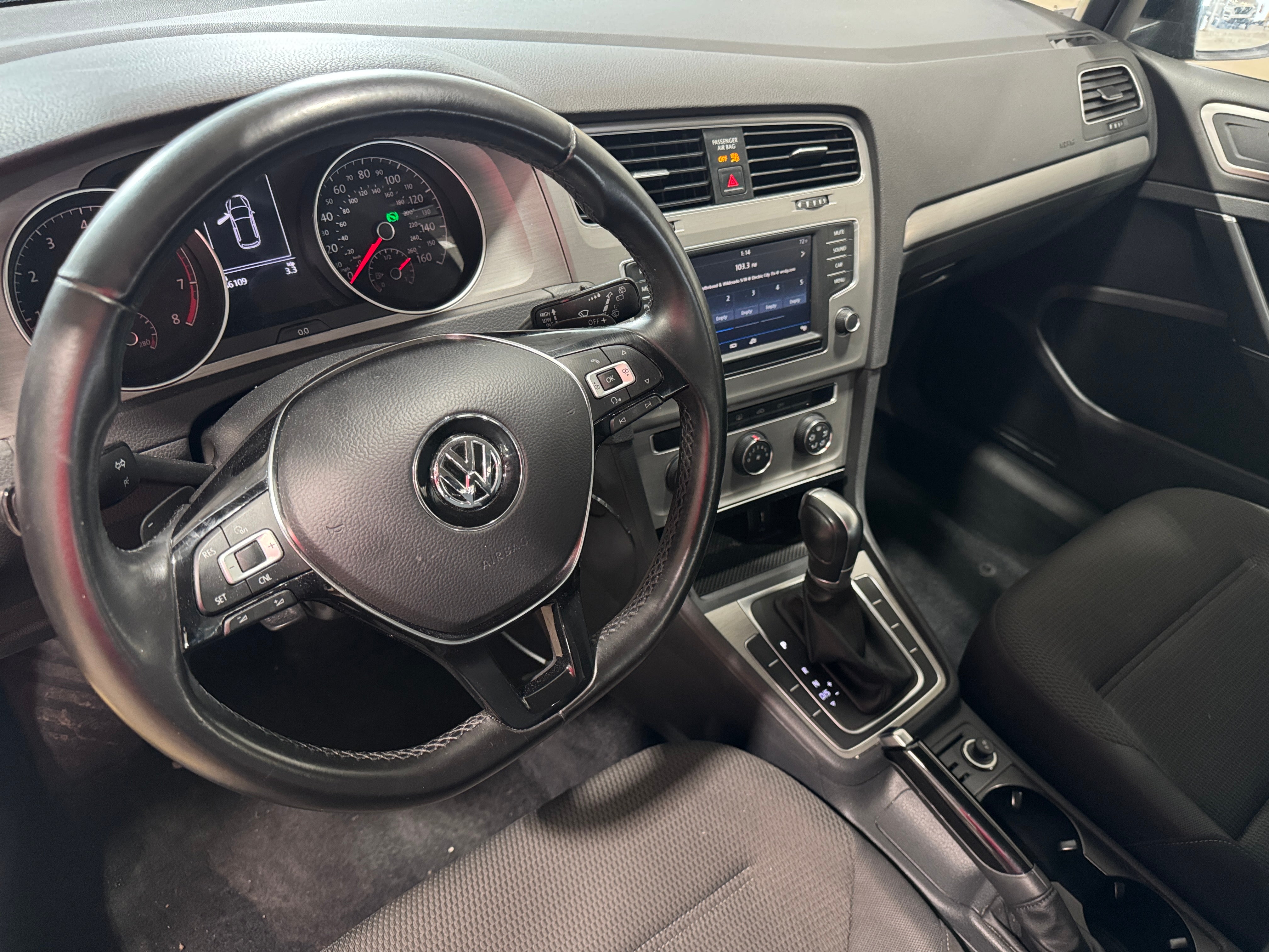 2017 Volkswagen Golf S 3