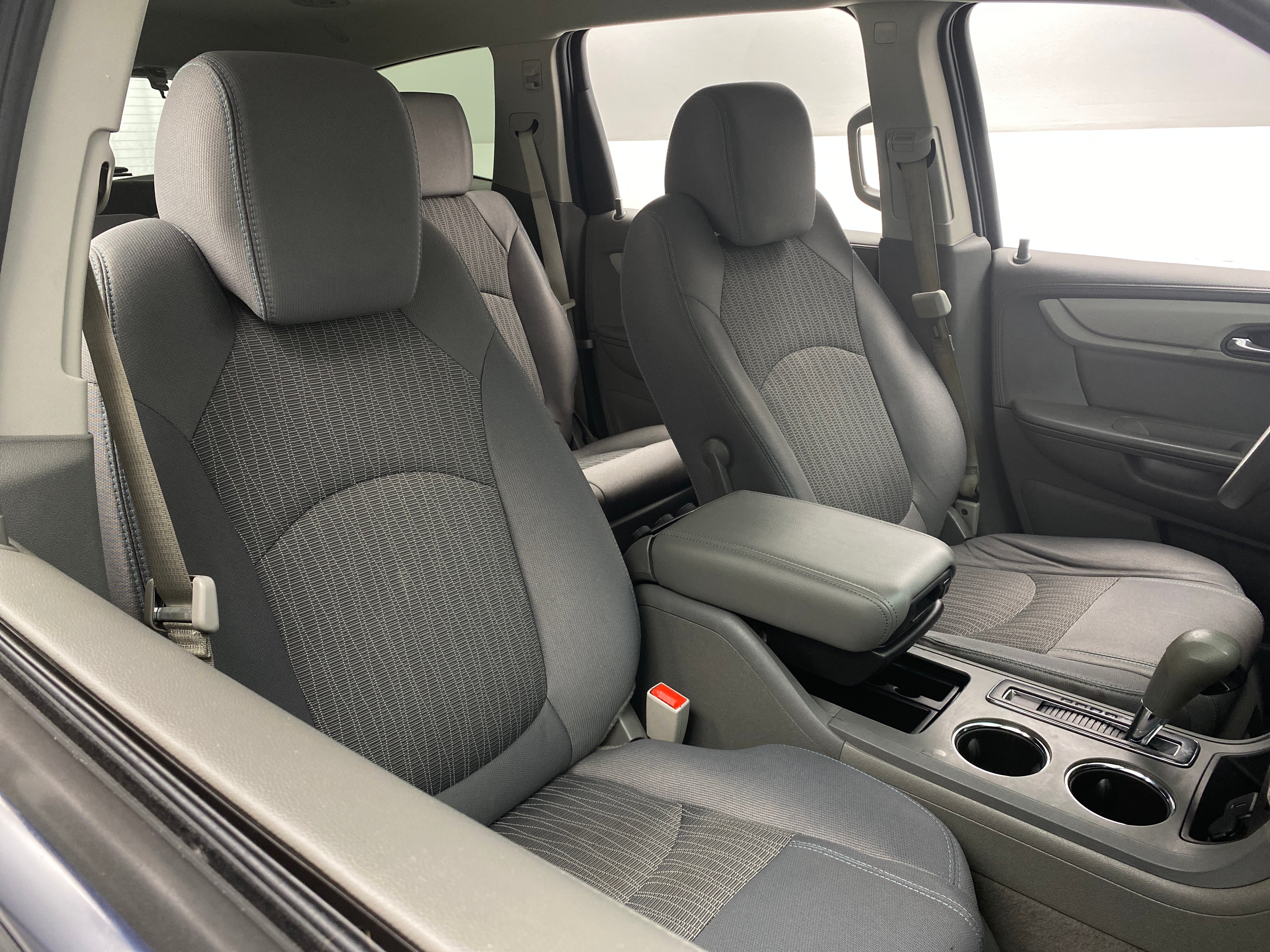 2017 Chevrolet Traverse LS 2