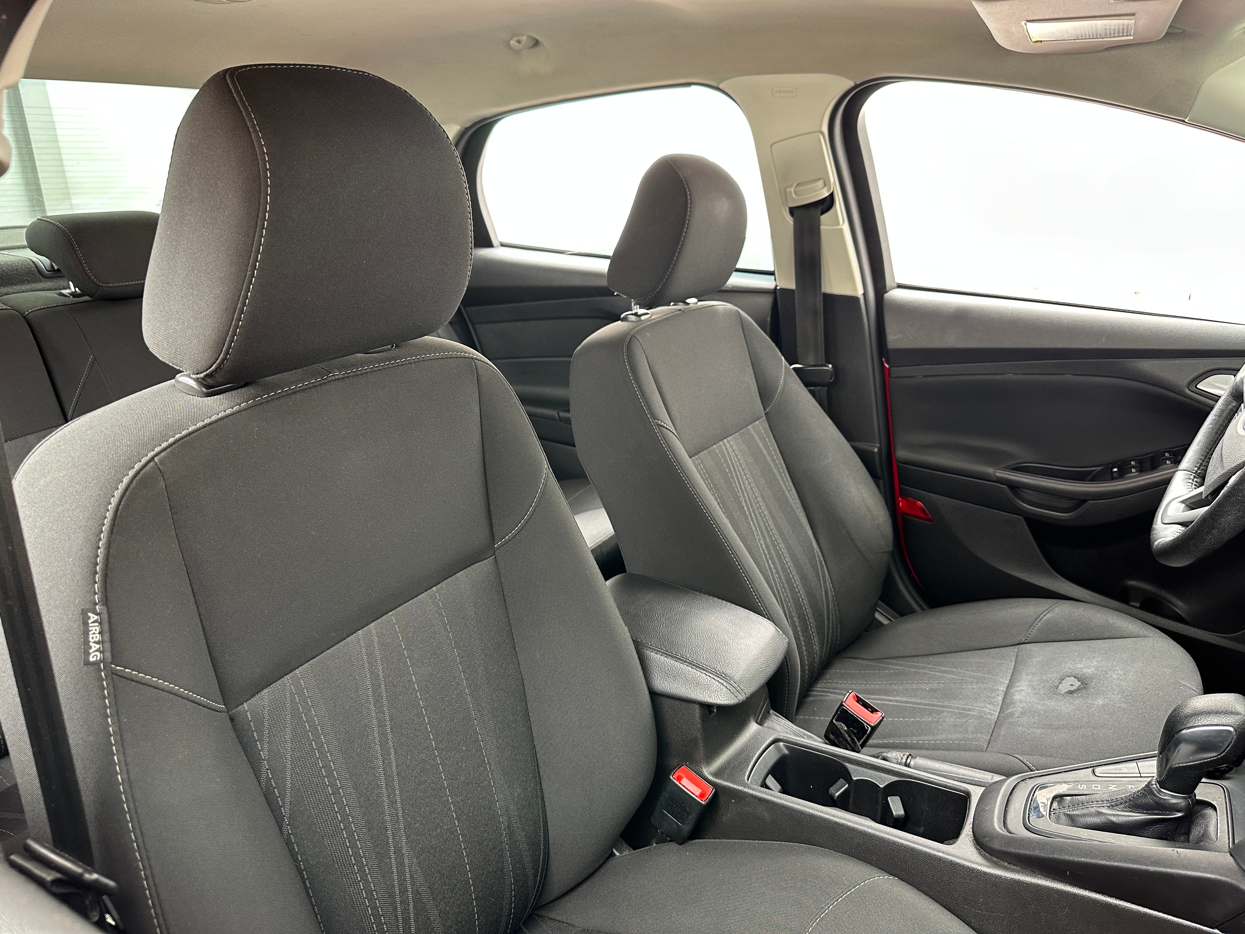 2017 Ford Focus SE 2
