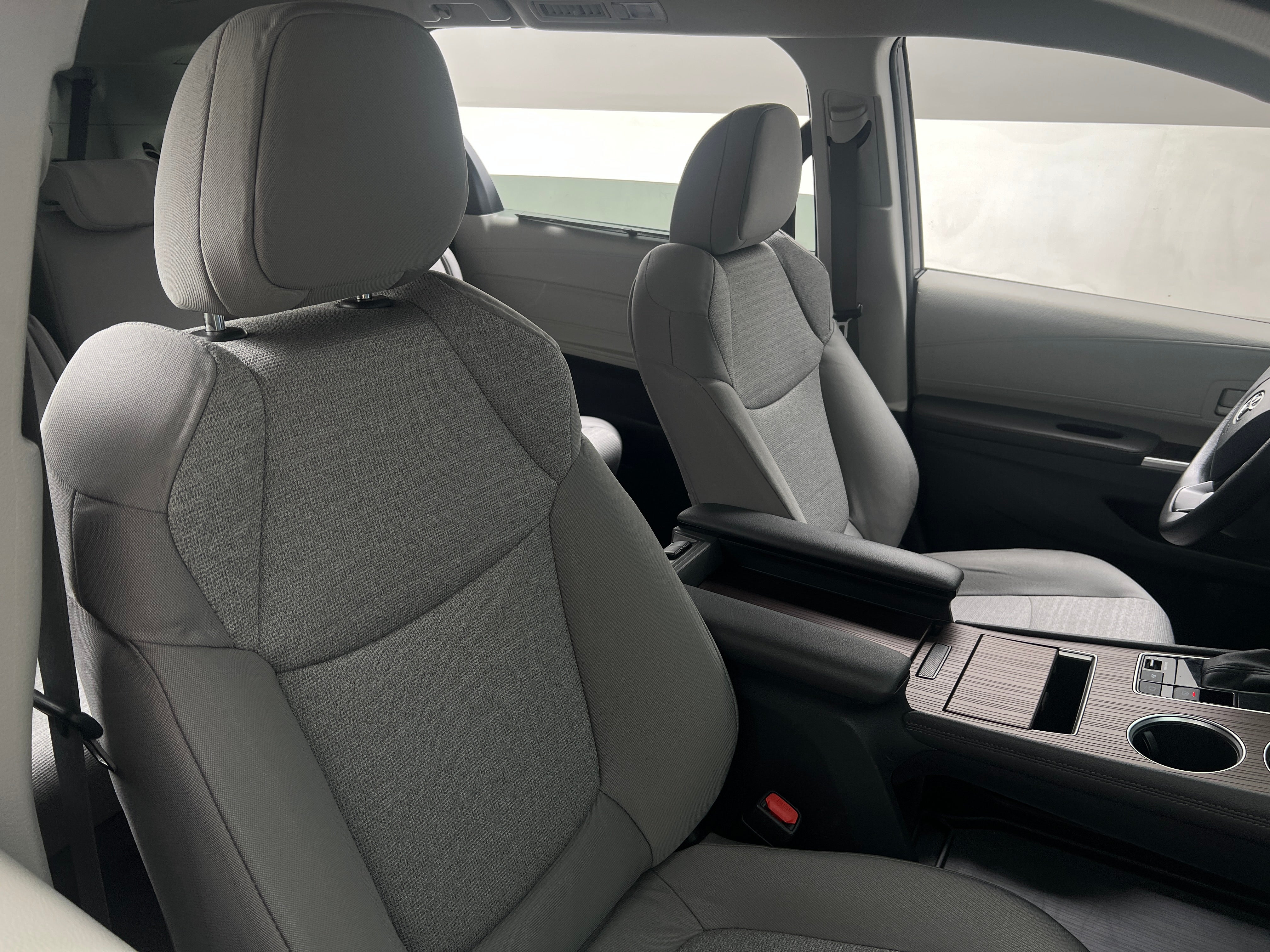 2023 Toyota Sienna LE 2