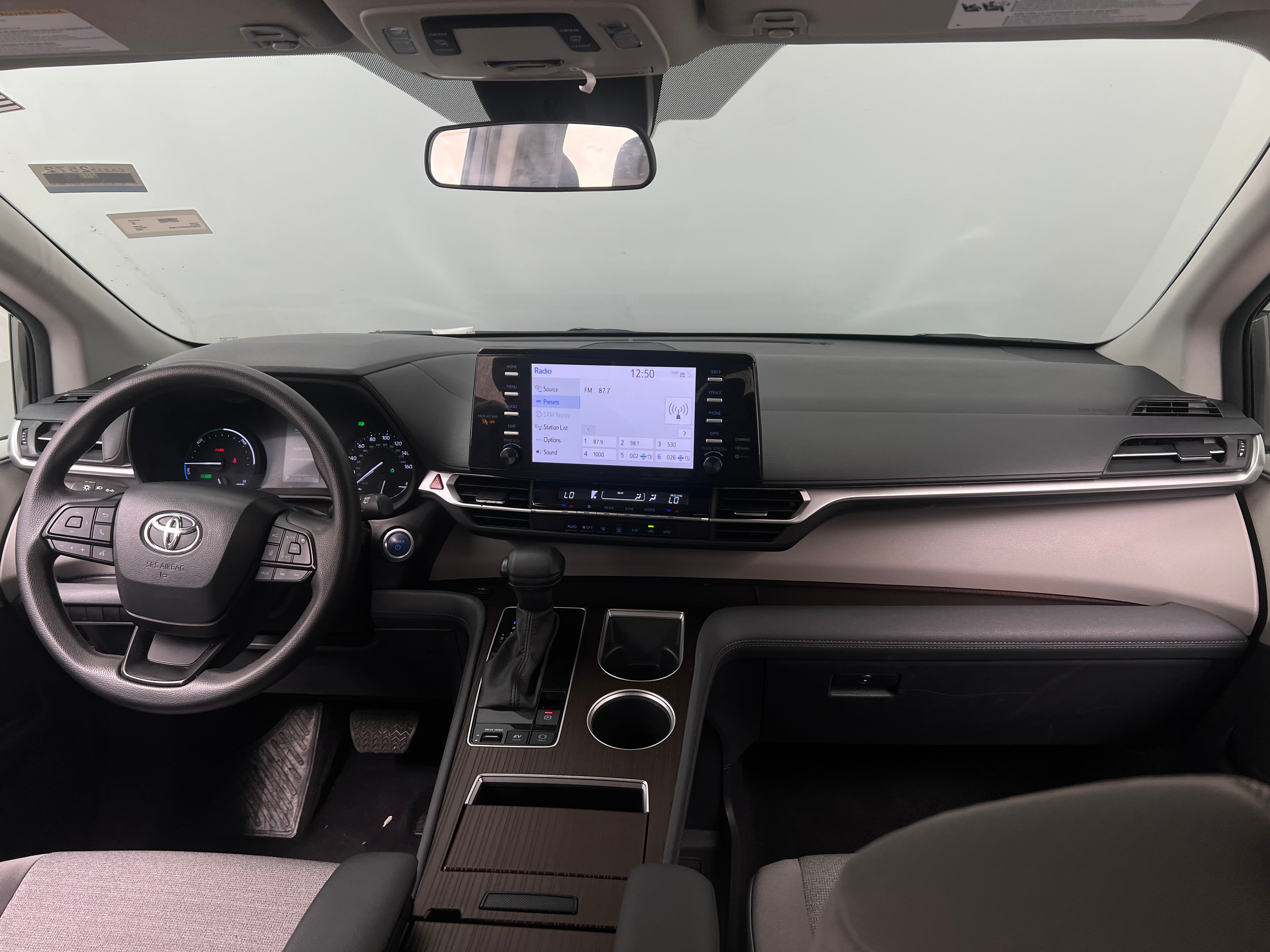 2023 Toyota Sienna LE 3