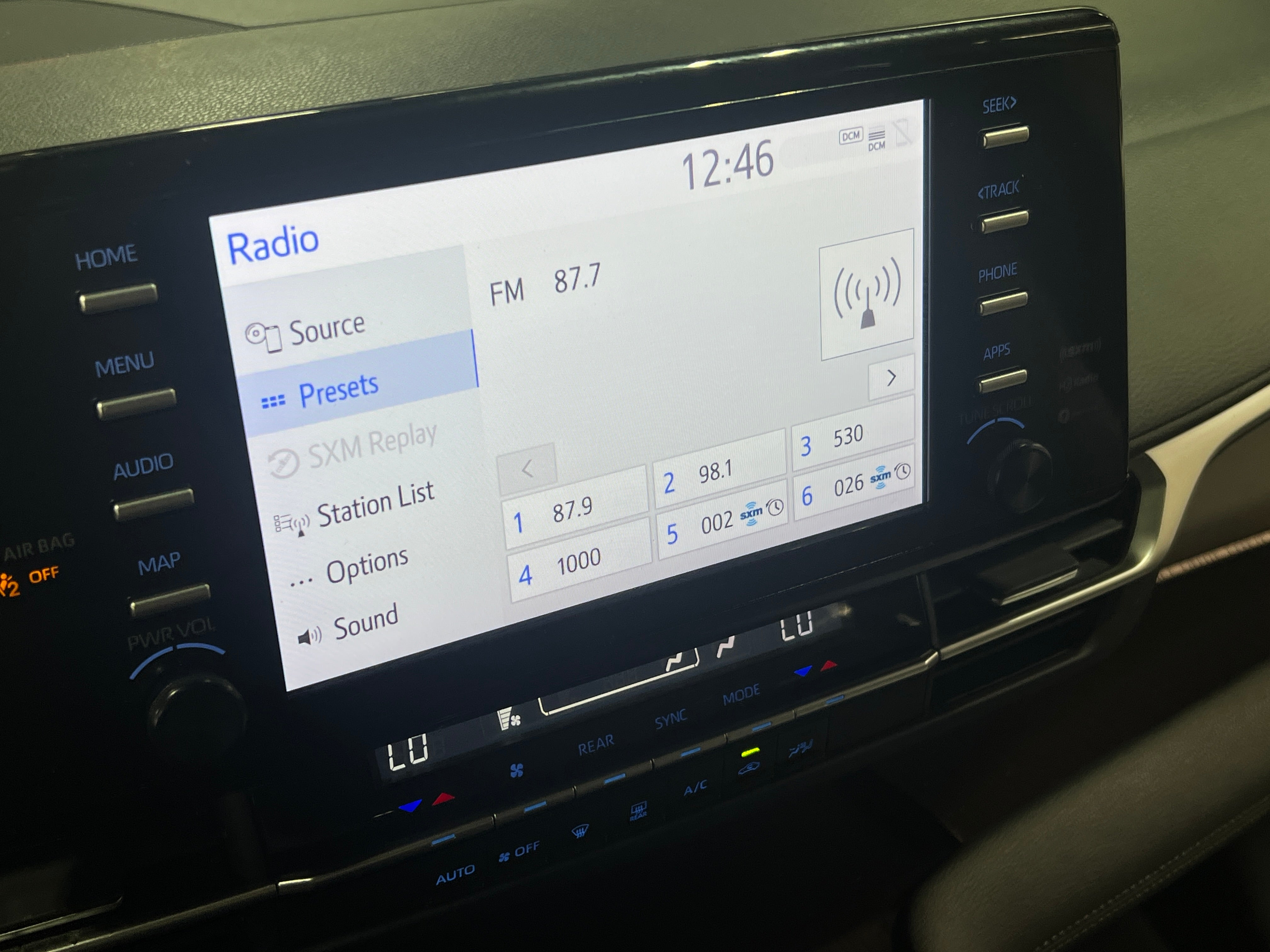 2023 Toyota Sienna LE 4