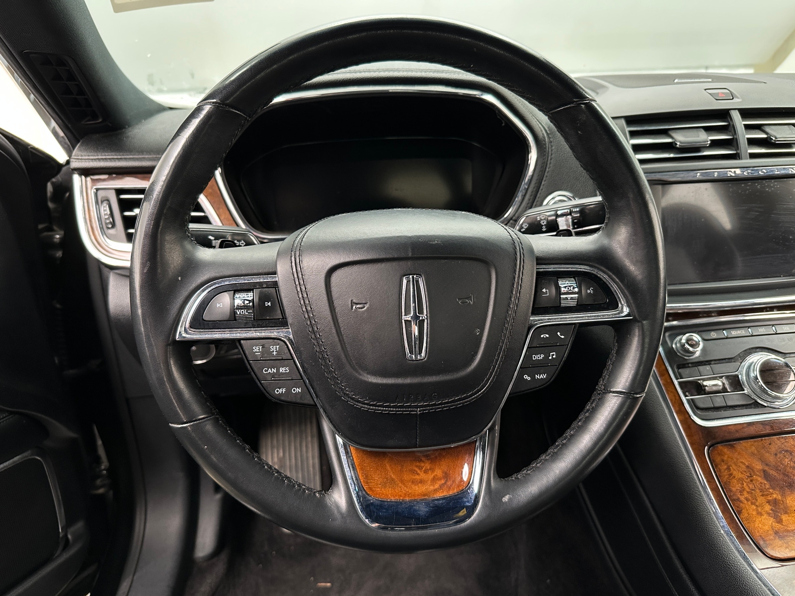 Thumbnail: 2018 Lincoln Continental - 4