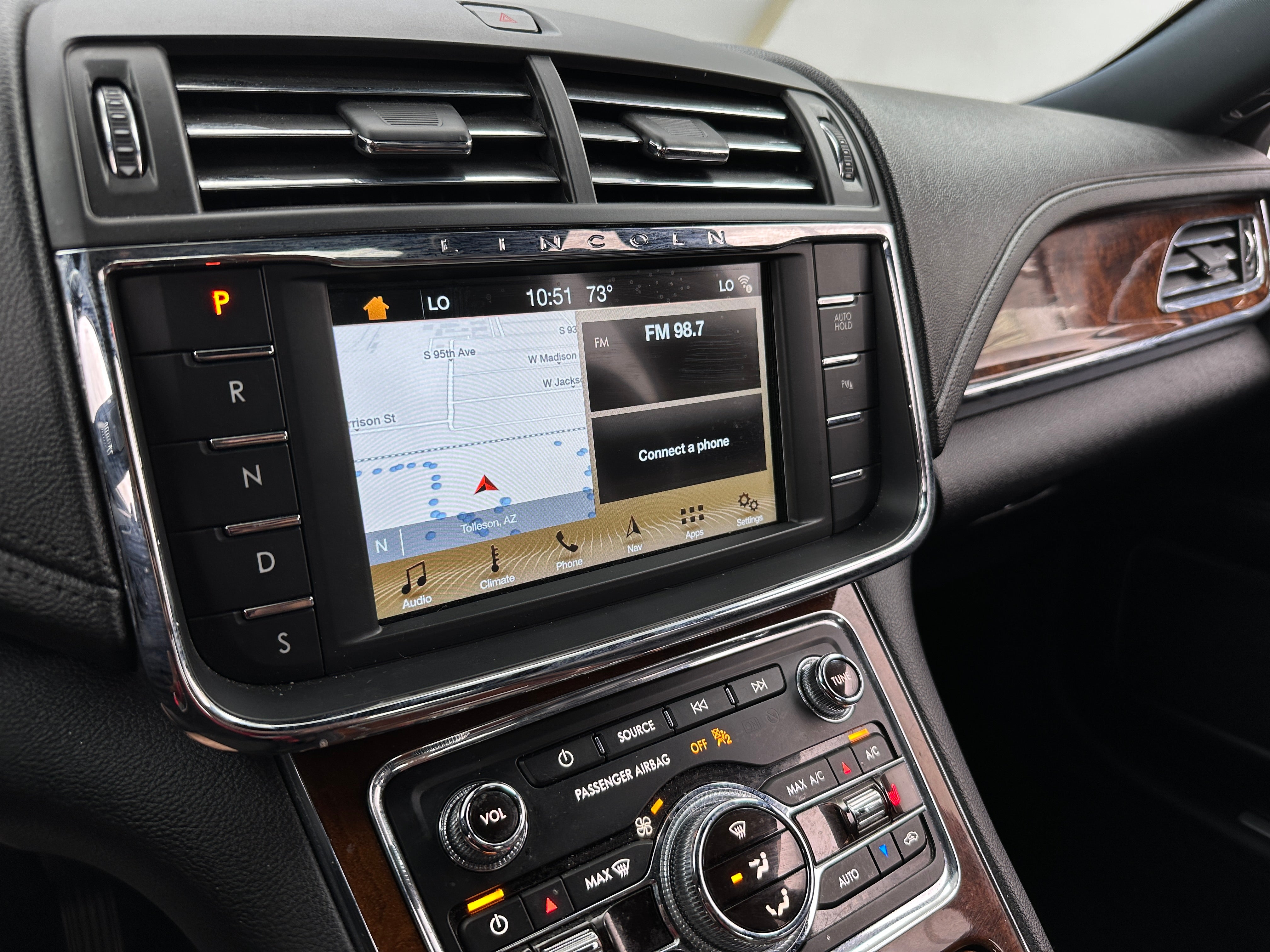 2018 Lincoln Continental Select 3