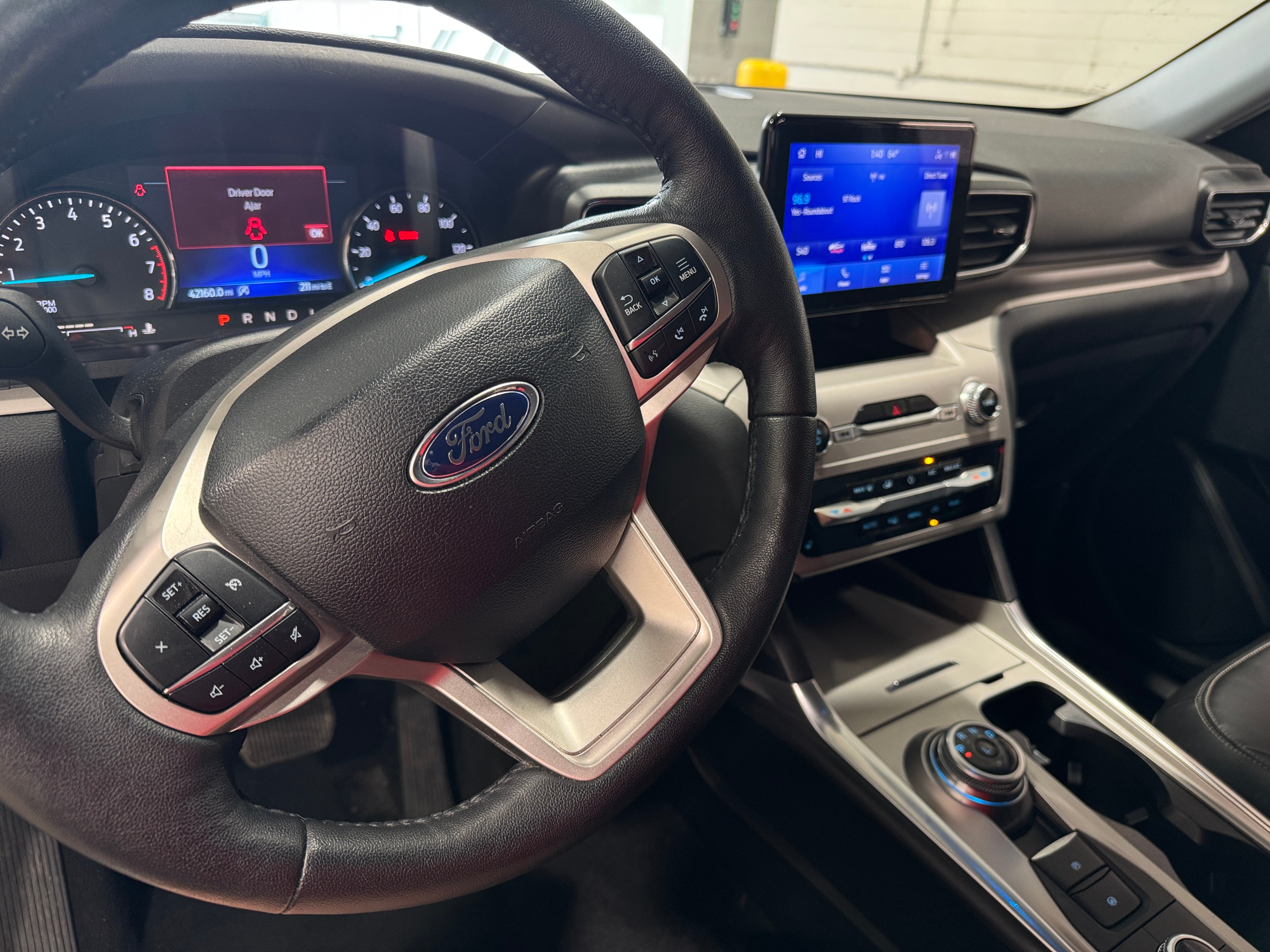 2024 Ford Explorer XLT 2