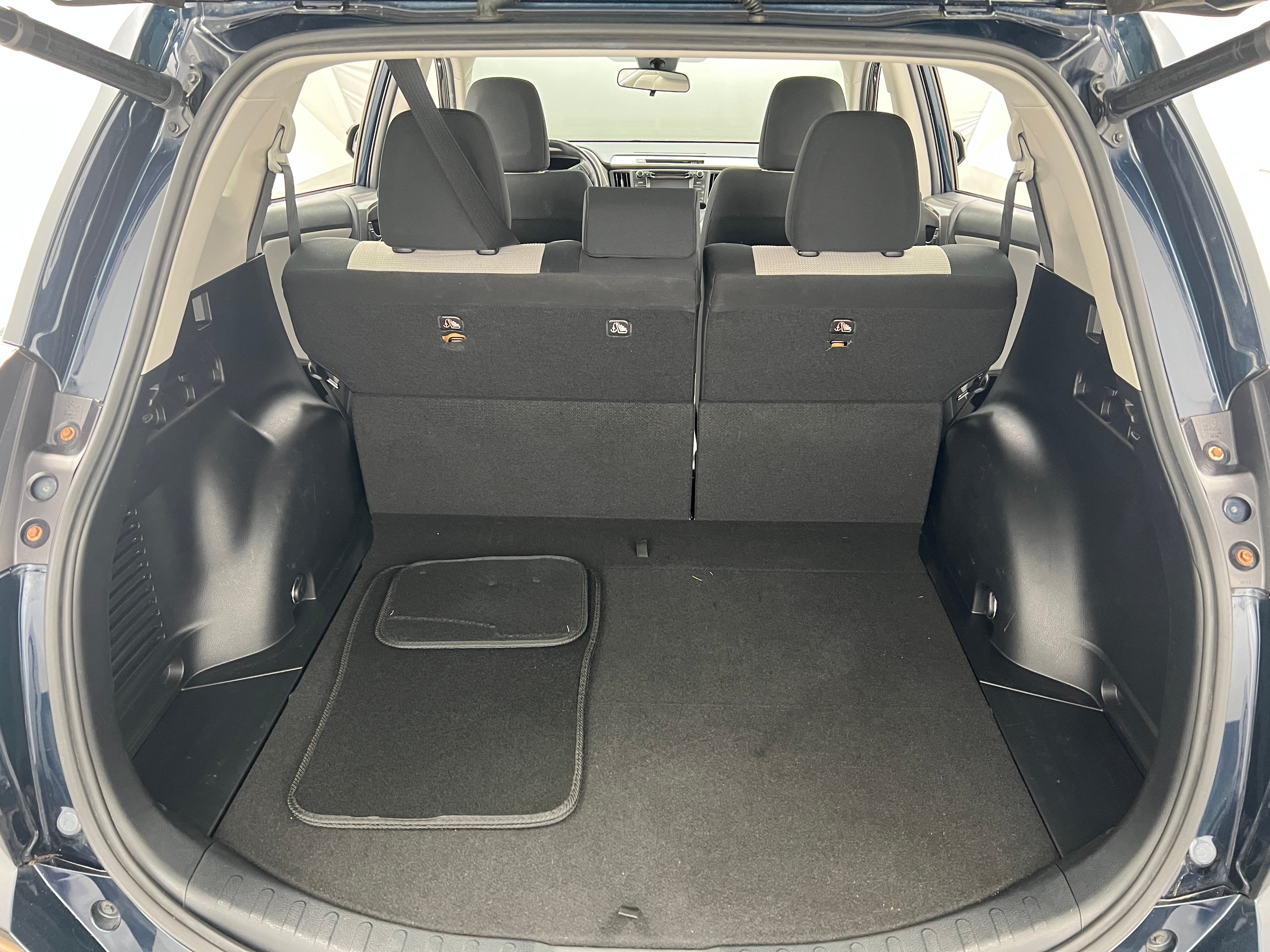 2018 Toyota RAV4 XLE 7