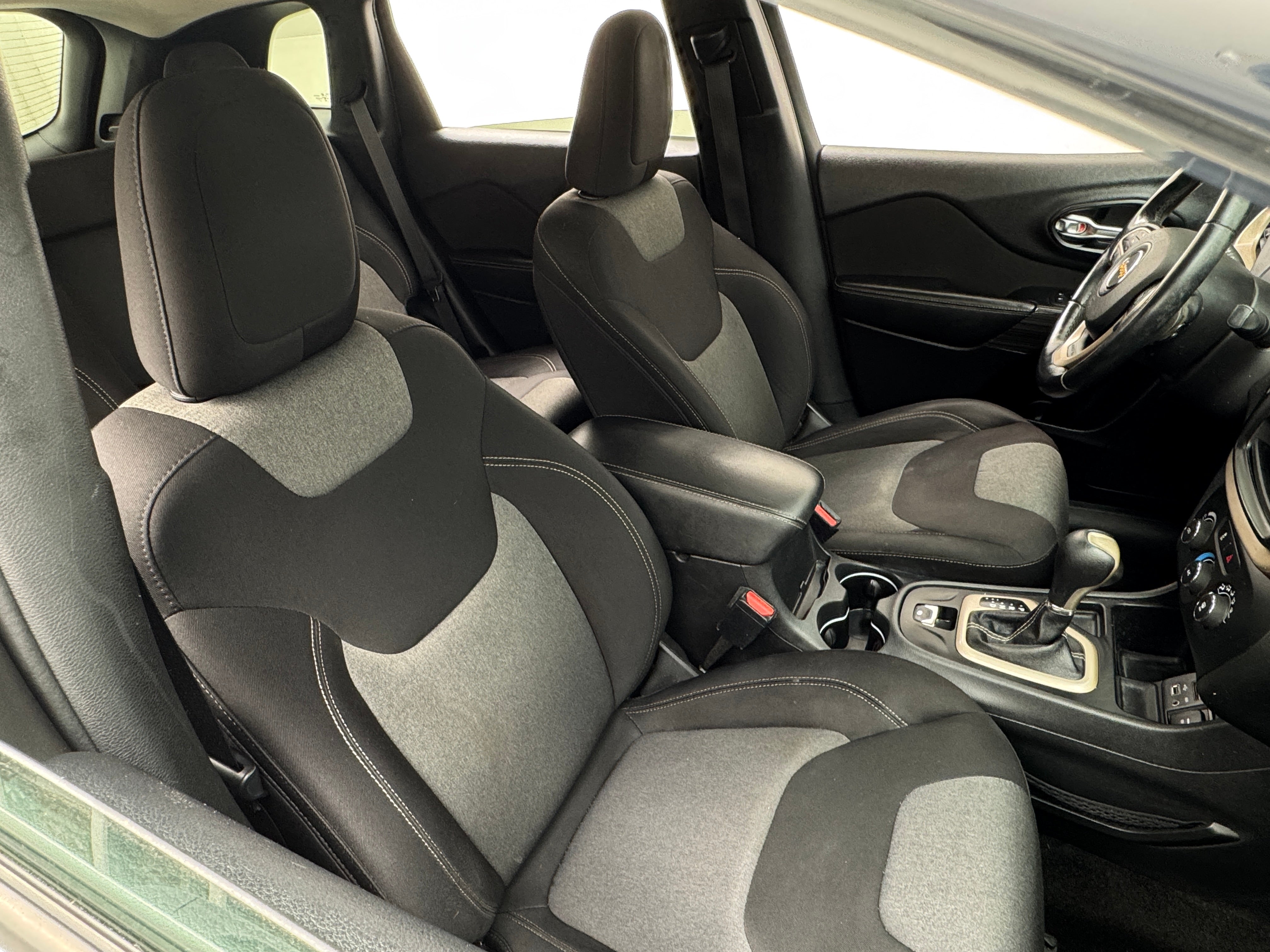 2015 Jeep Cherokee Sport 2