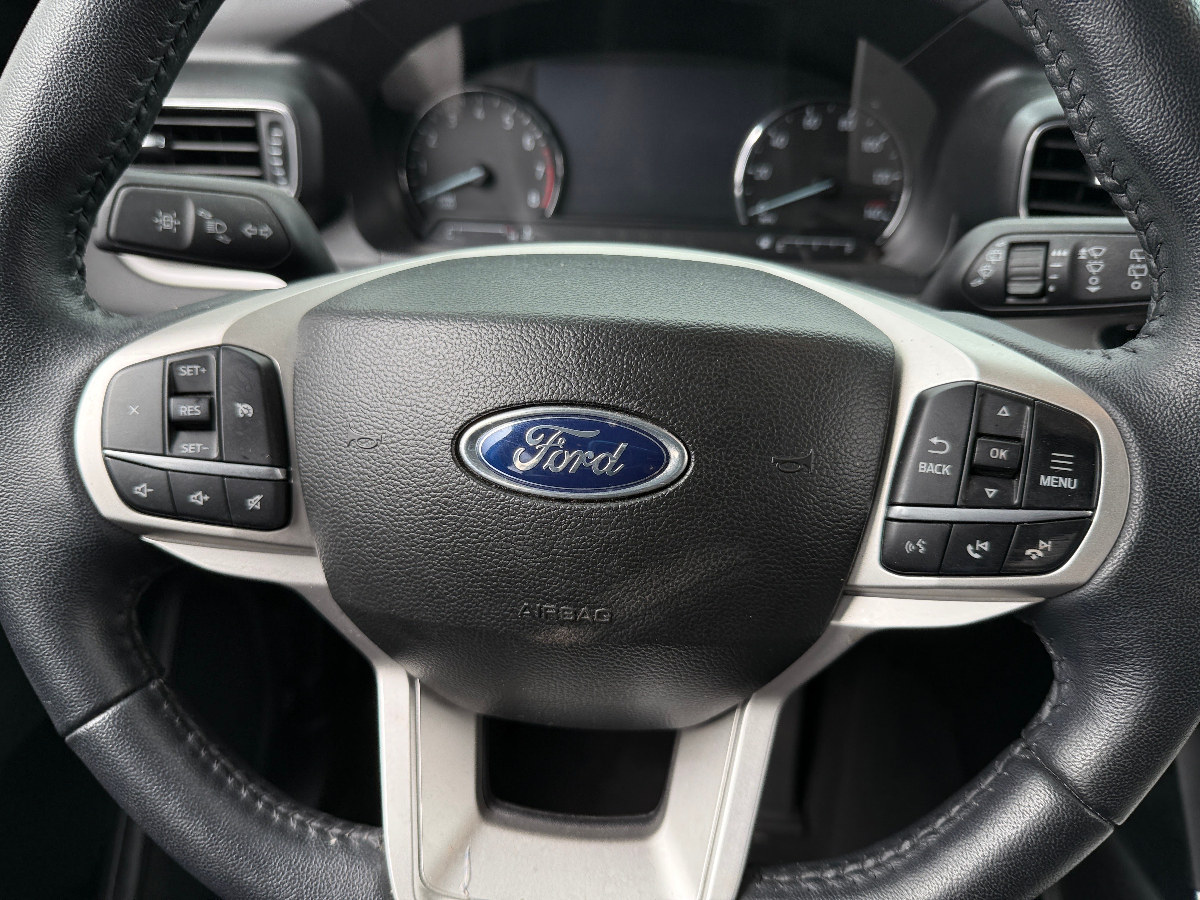 2023 Ford Explorer XLT 4